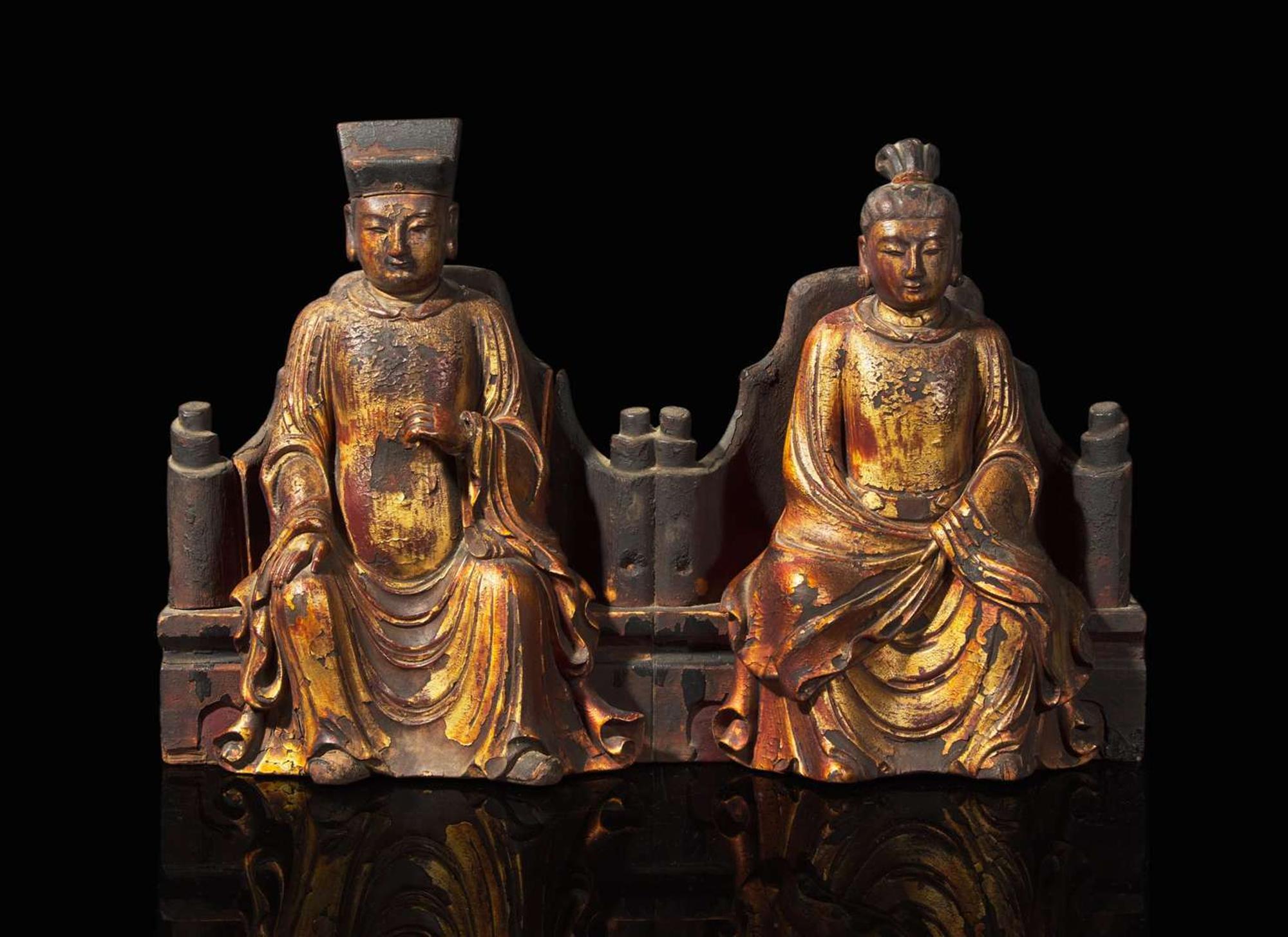 A pair of Chinese gilt lacquer seated figures 漆金木坐像一對