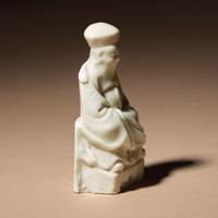 A Chinese Blanc-de-Chine Porcelain Seated Figure of a Dignitary, 17th Century — 清早期 德化白瓷文官坐像