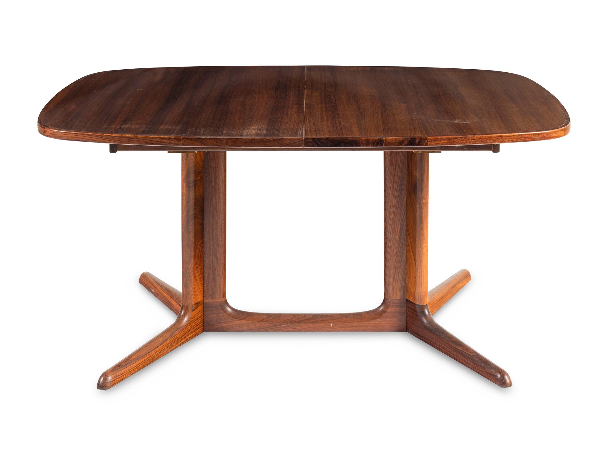 Dining Table Dyrlund