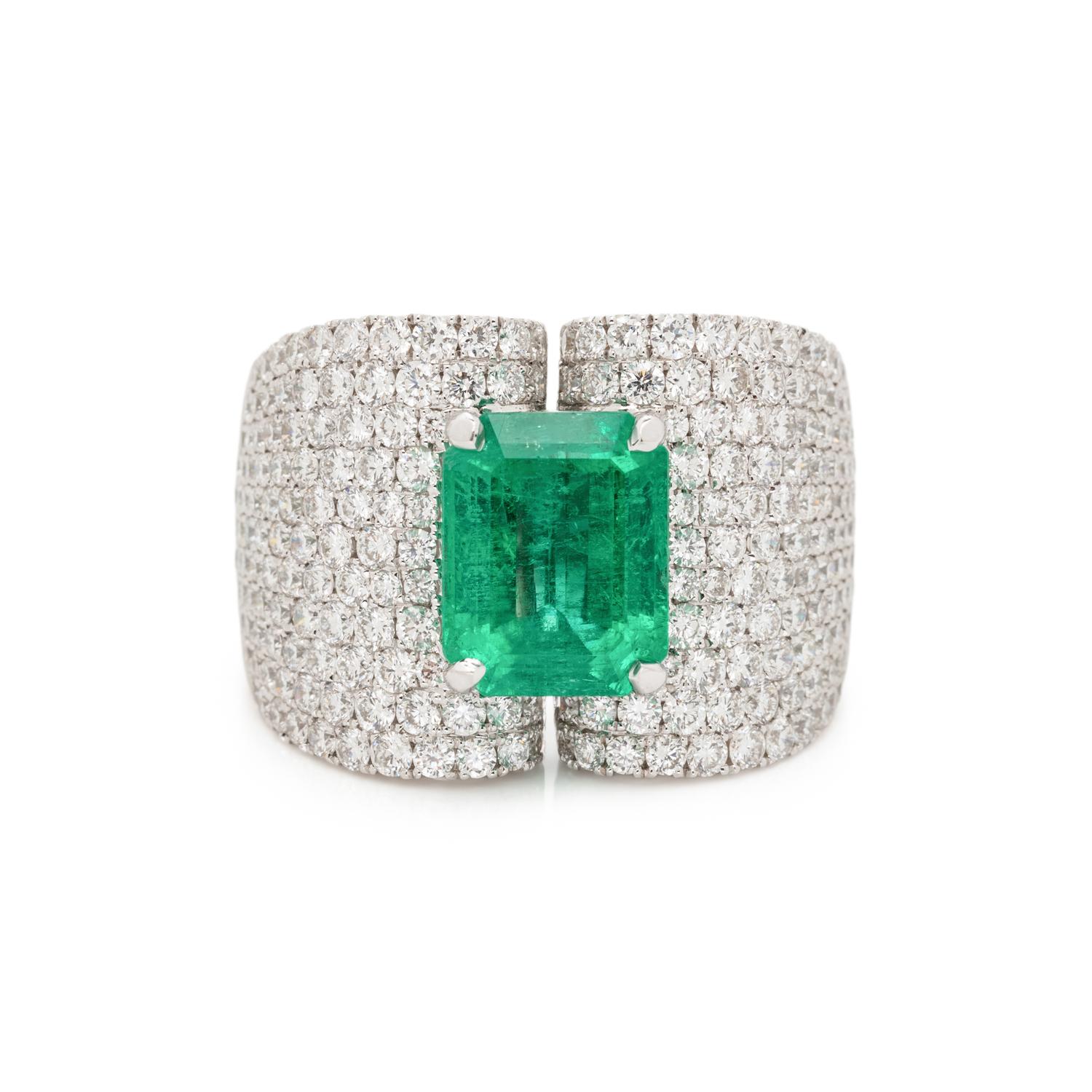 COLOMBIAN EMERALD AND DIAMOND RING