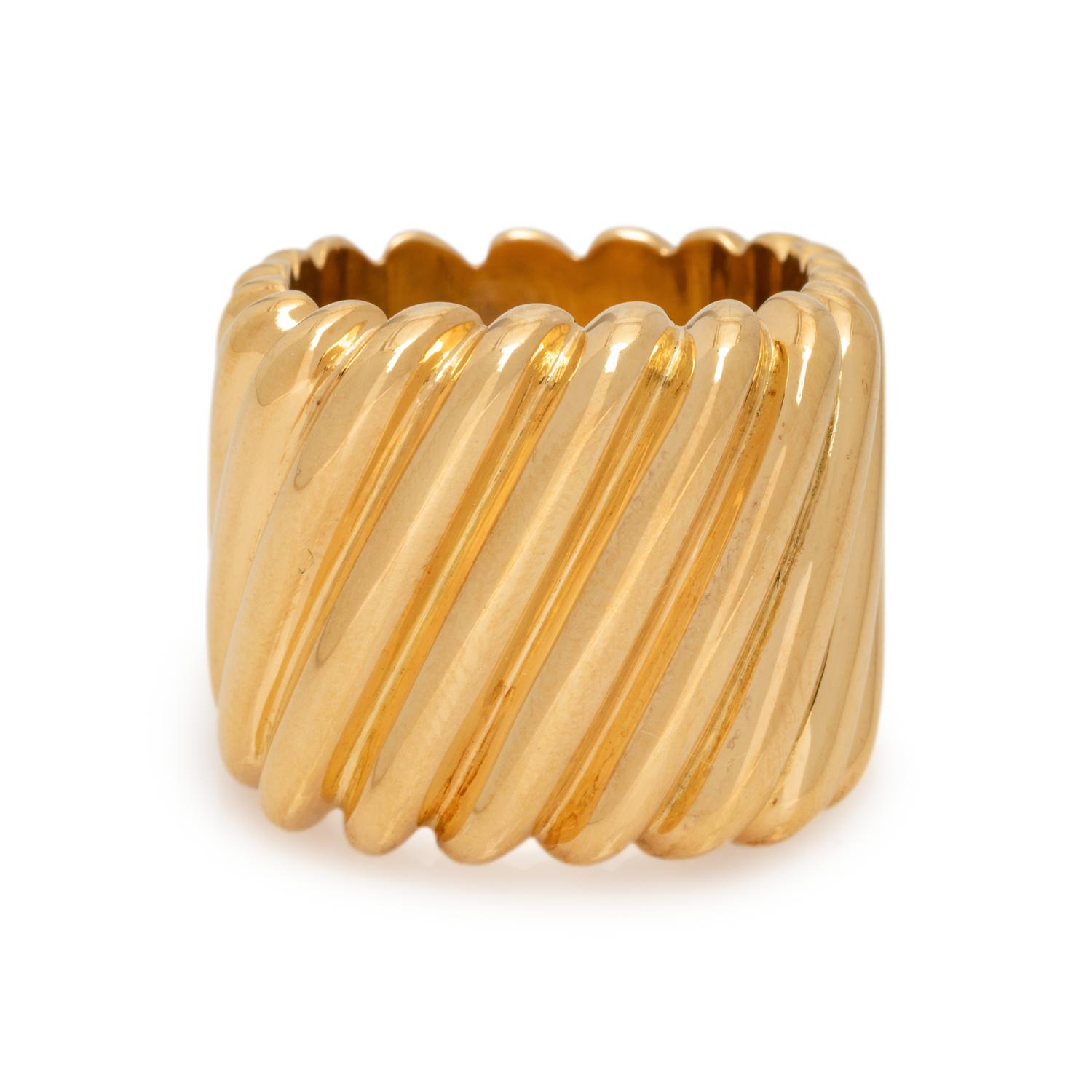 SCHLUGER, YELLOW GOLD RING