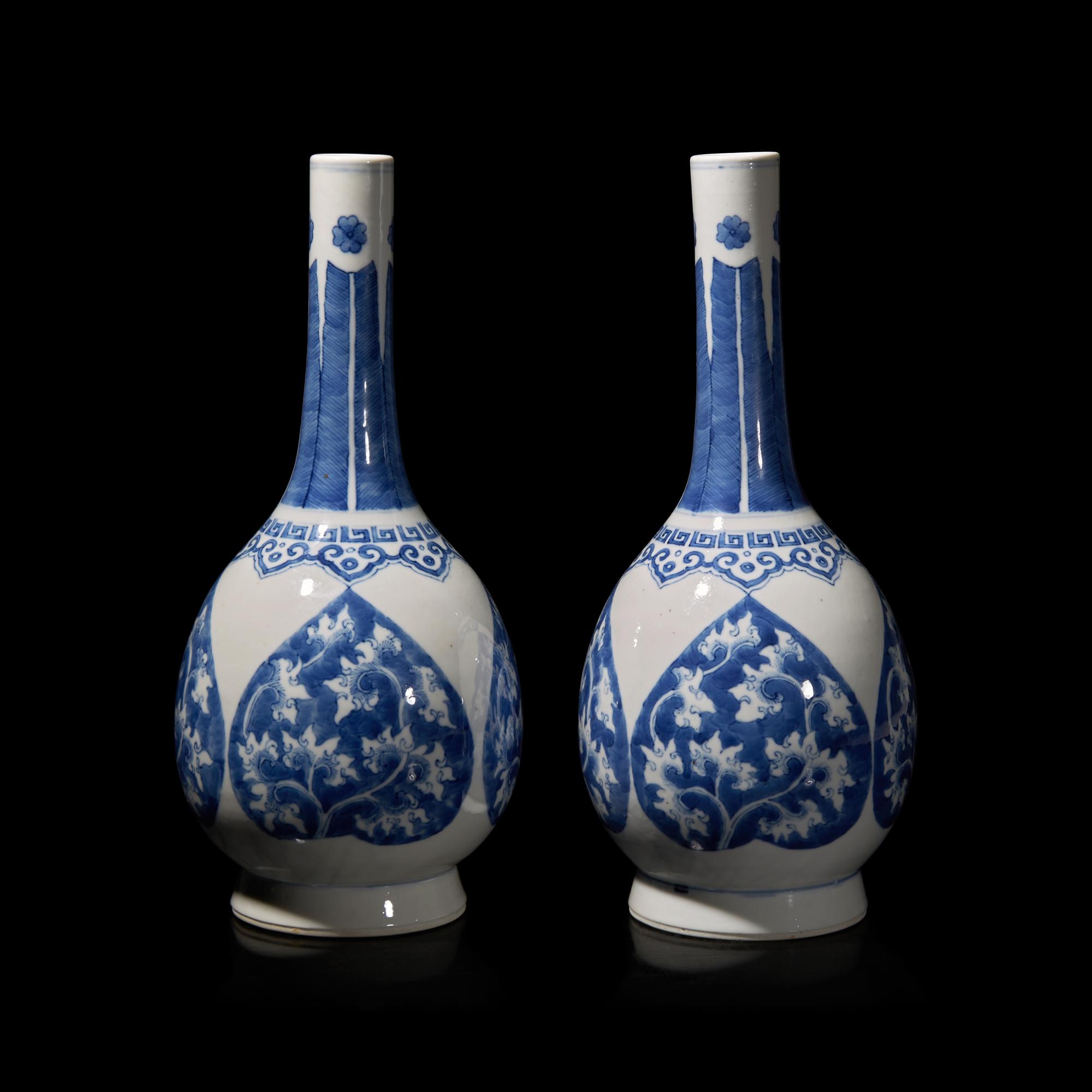 A Pair of Chinese Blue and White Porcelain Bottle Vases, Probably Guangxu Period 或光緒 青花賞瓶一對