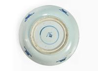 A Chinese blue and white porcelain "Double-Dragon" dish 17th/18th century 青花雙龍紋盤 十七或十八世紀