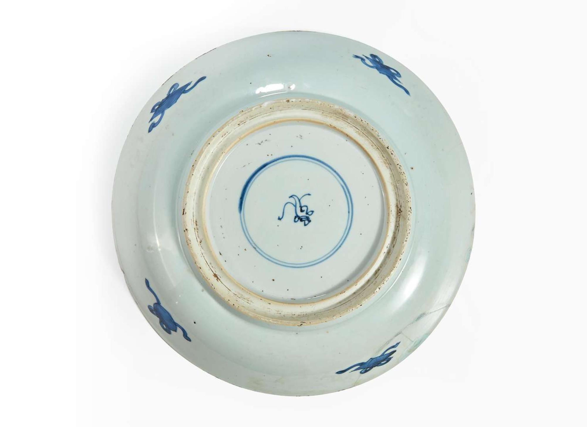 A Chinese blue and white porcelain "Double-Dragon" dish 17th/18th century 青花雙龍紋盤 十七或十八世紀