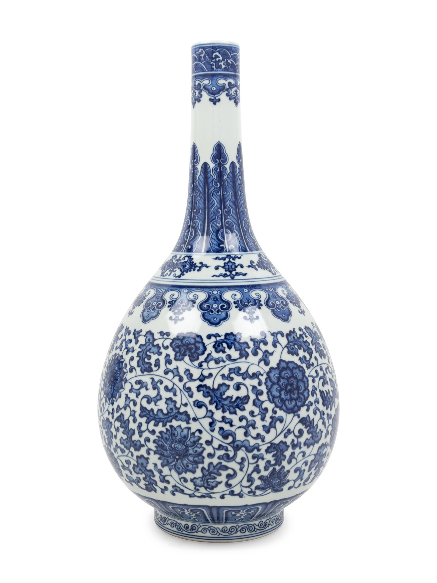 A Chinese Blue and White Porcelain Bottle Vase