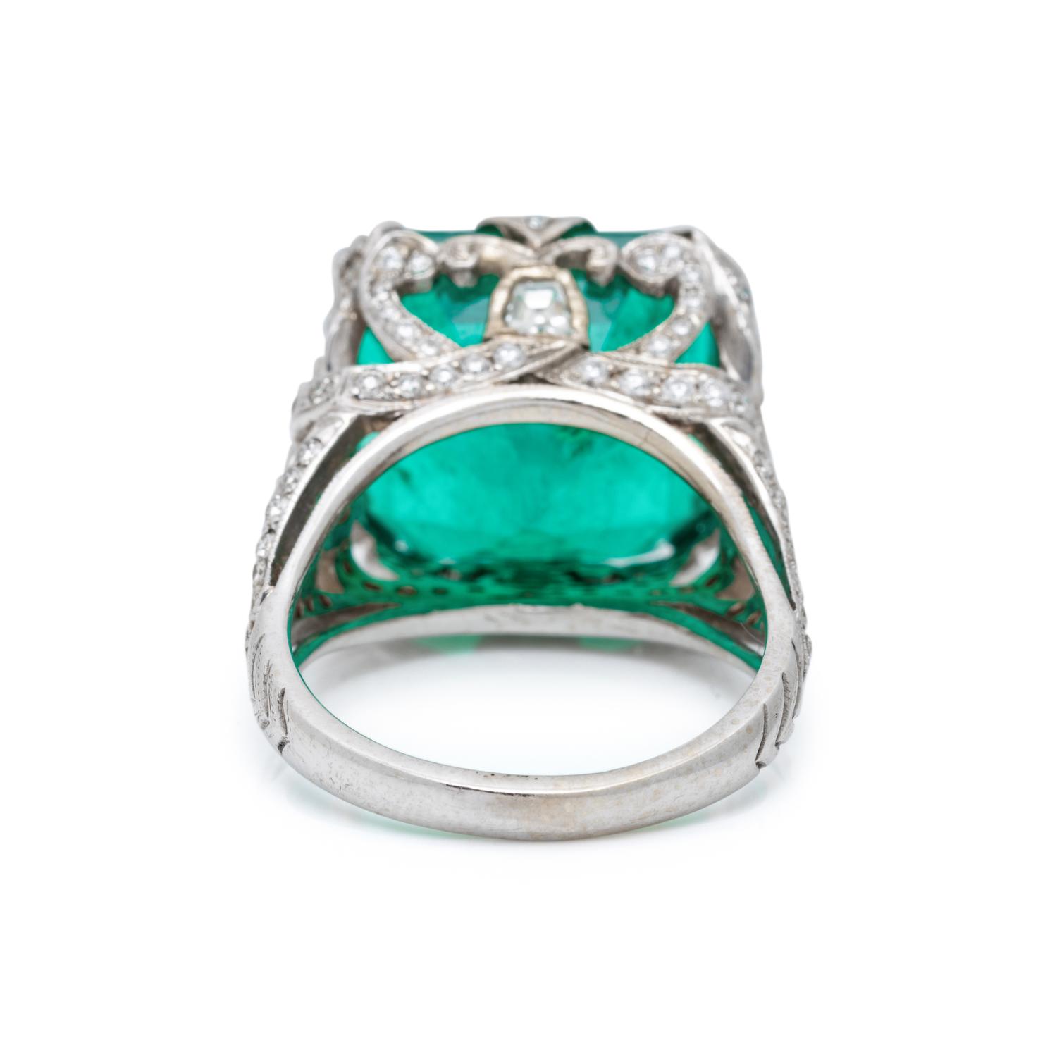 EMERALD AND DIAMOND RING
