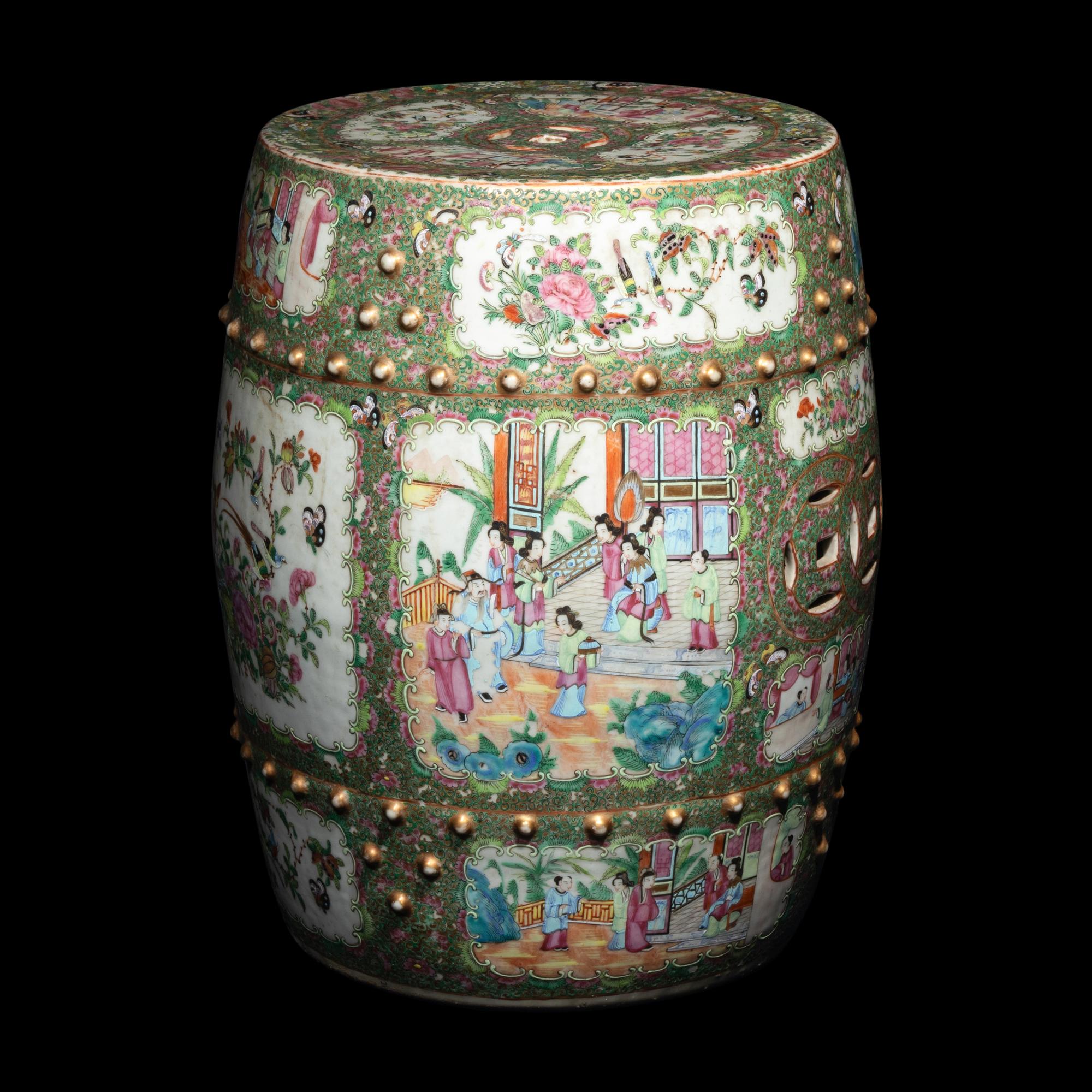 A Chinese Export Rose Medallion Porcelain Garden Stool, Late Qing Dynasty 清晚期 廣彩人物圖鼓凳