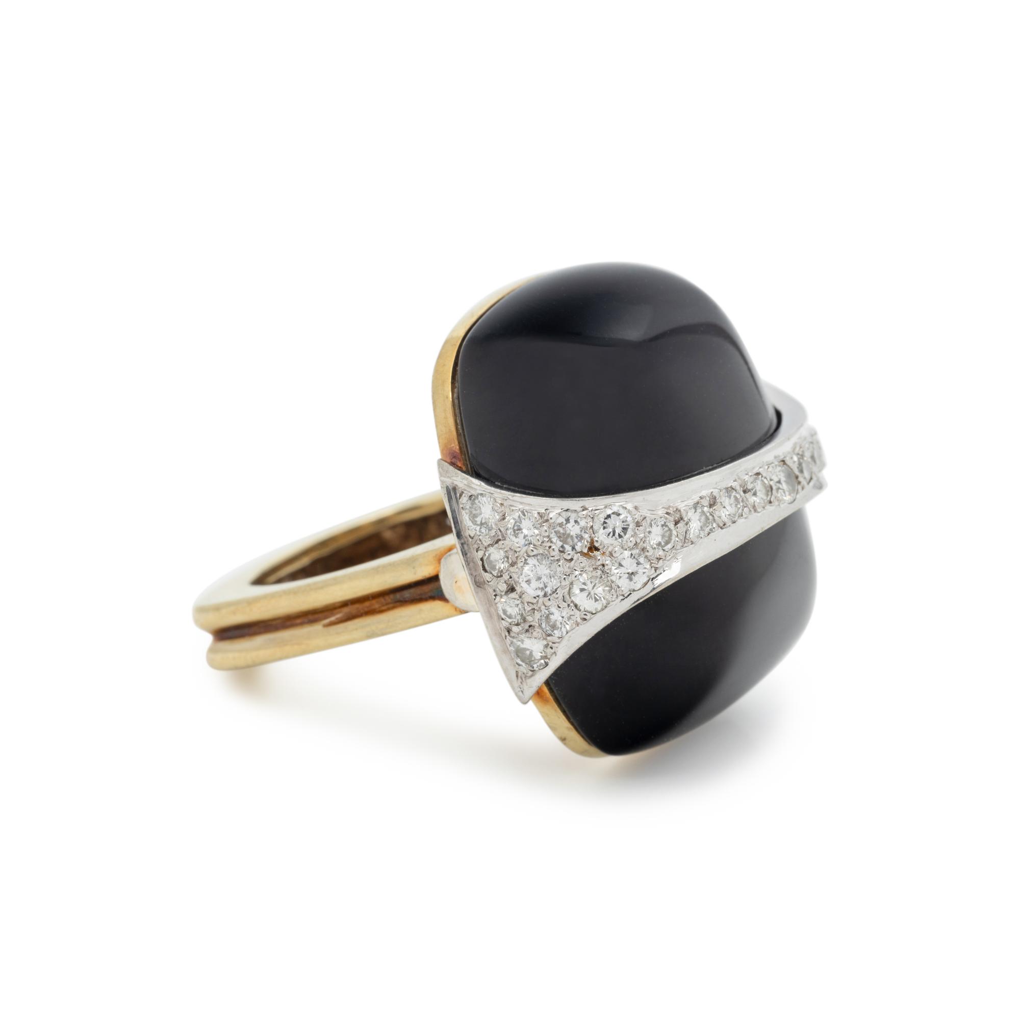 LA TRIOMPHE, BICOLOR GOLD, ONYX AND DIAMOND RING