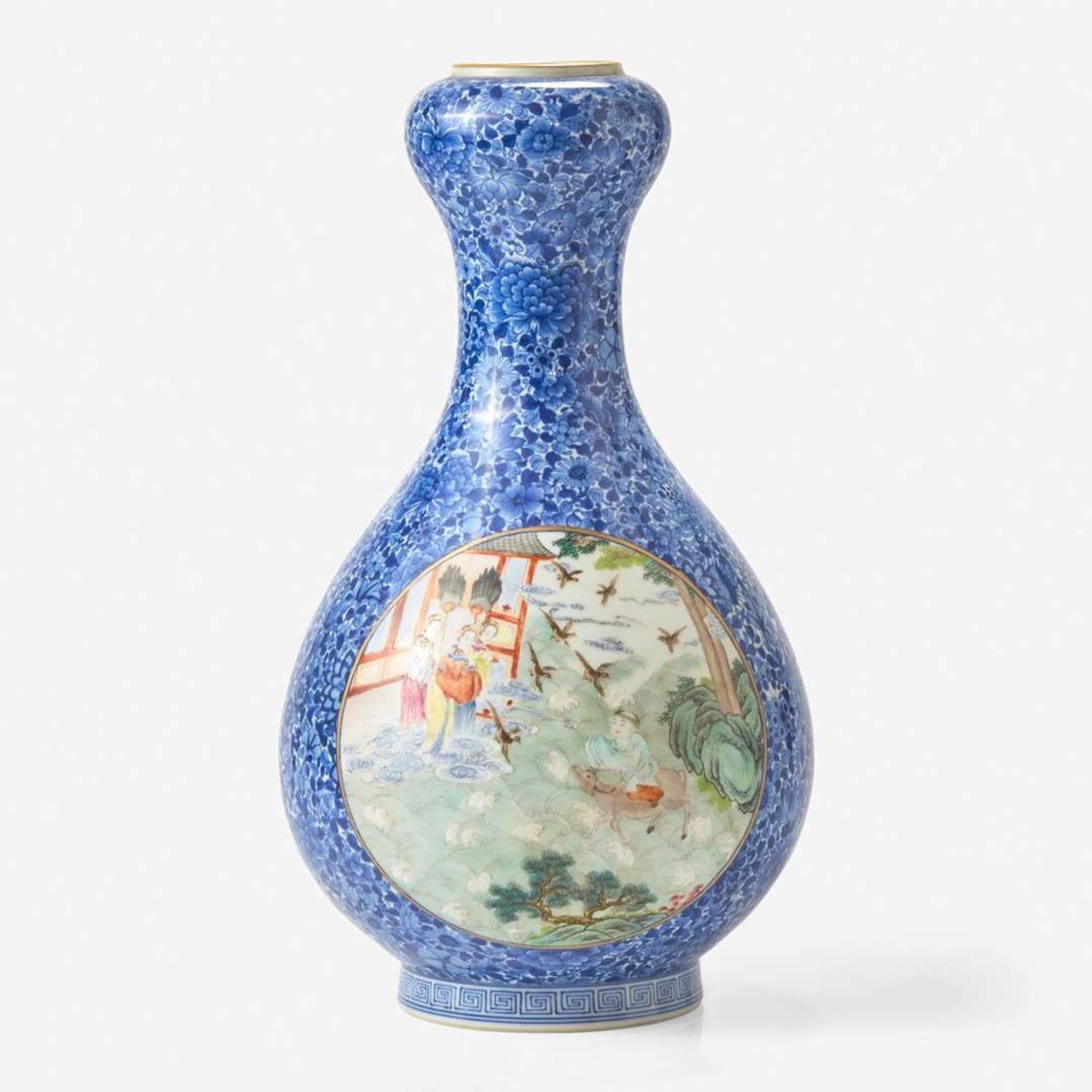 A finely-decorated Chinese yangcai and underglaze blue-decorated porcelain garlic-bulb mouth vase 洋彩灑藍地蒜頭瓶 Qianlong six-character seal mark ?????