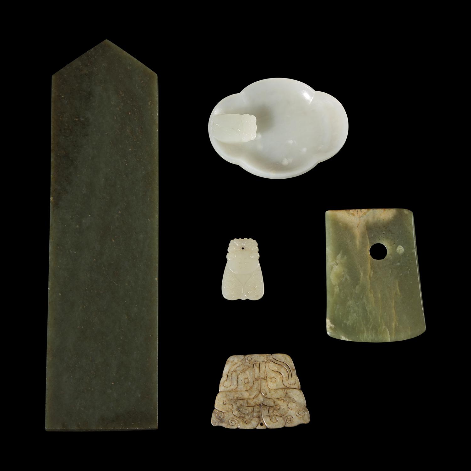 A Group of Five Assorted Chinese Jade Objects, 19th-20th Century — 玉把件一組