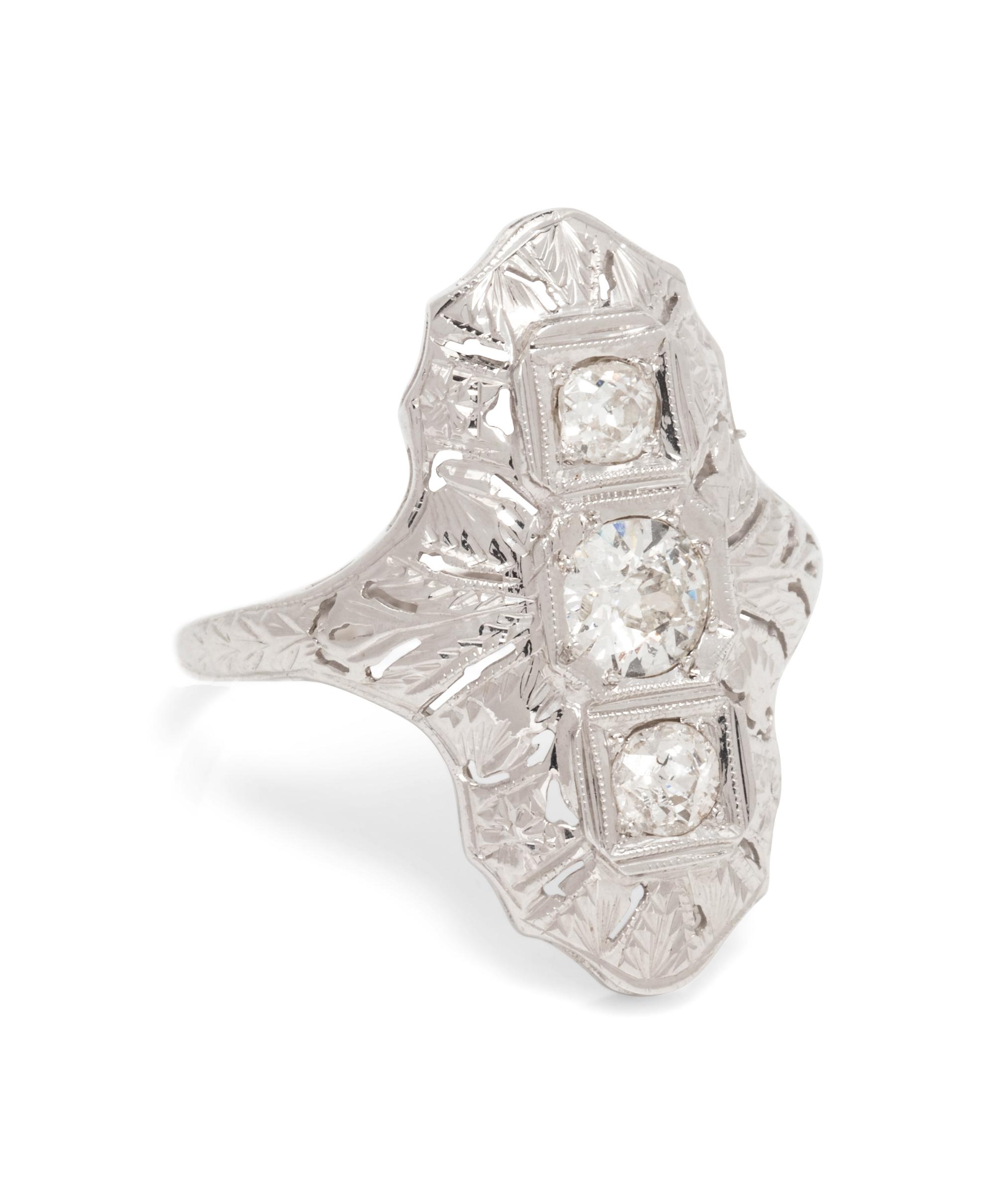 An 18 Karat White Gold and Diamond Ring,