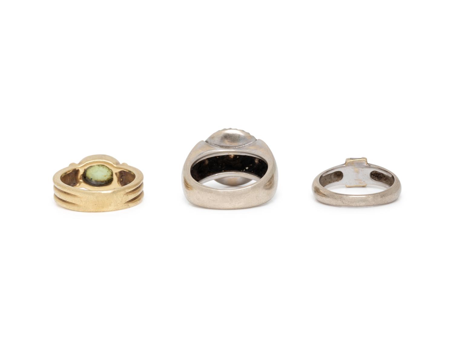COLLECTION OF GOLD AND GEMSTONE RINGS