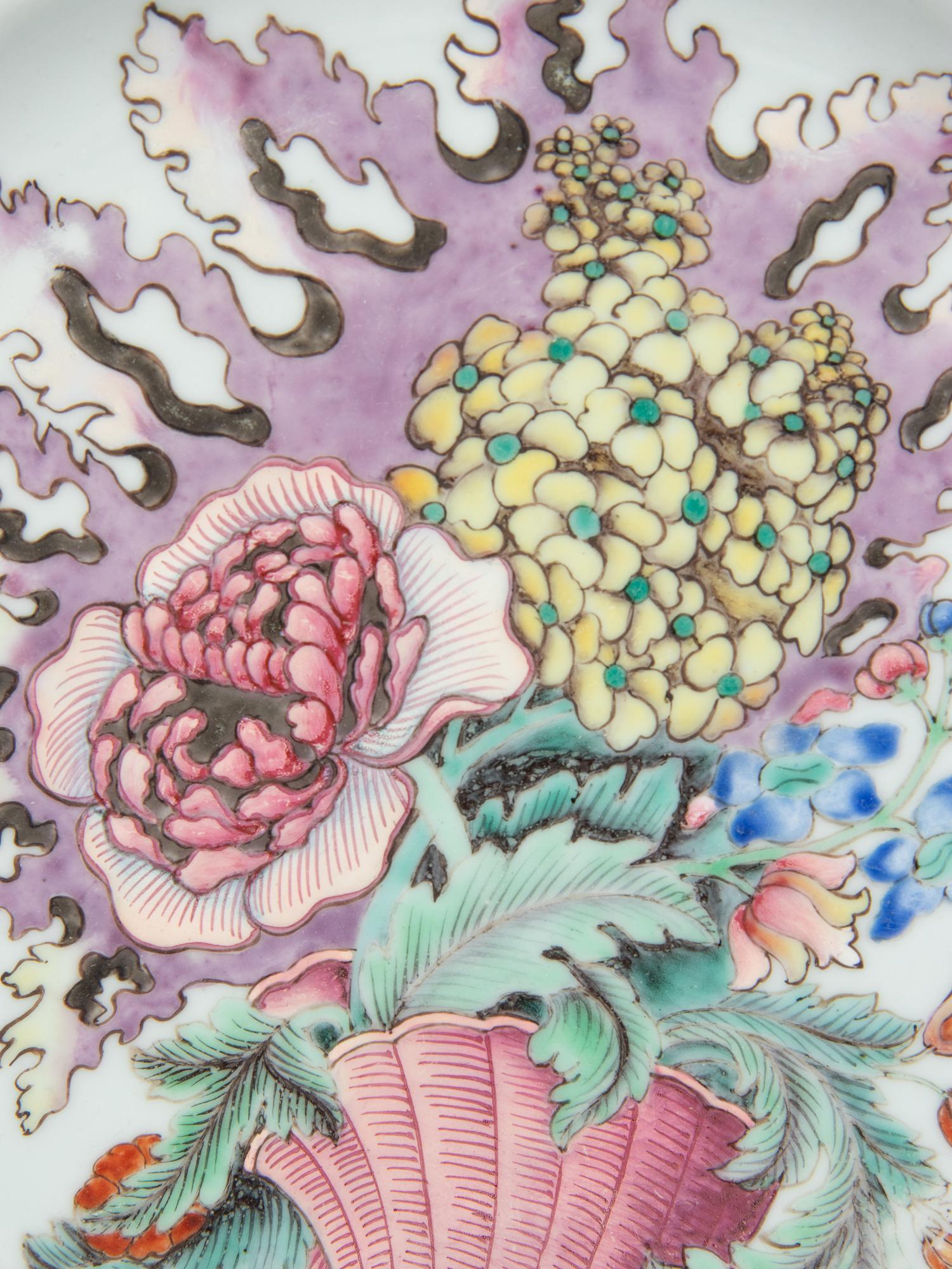 A Chinese Export Parcel Gilt 'Cornucopia' Decorated Porcelain Plate