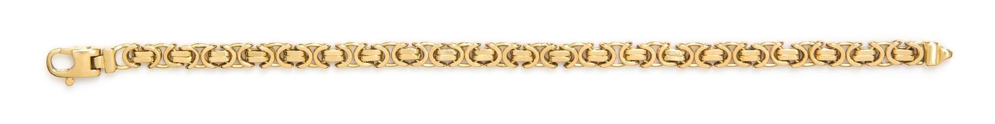 An 18 Karat Yellow Gold Flat Byzantine Chain Bracelet. 12.70 dwts.