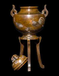 A Japanese Mixed-Metal Inlaid Shakudo Incense Burner, Late Meiji Period 日本明治時代晚期 赤銅三足香爐