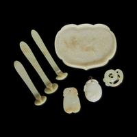 A group of seven Chinese jade items 玉飾七件
