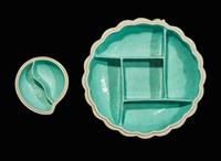 A group of six assorted Chinese enameled peach and melon-form covered sweetmeat boxes and ornaments 瓜果形瓷器一組六件