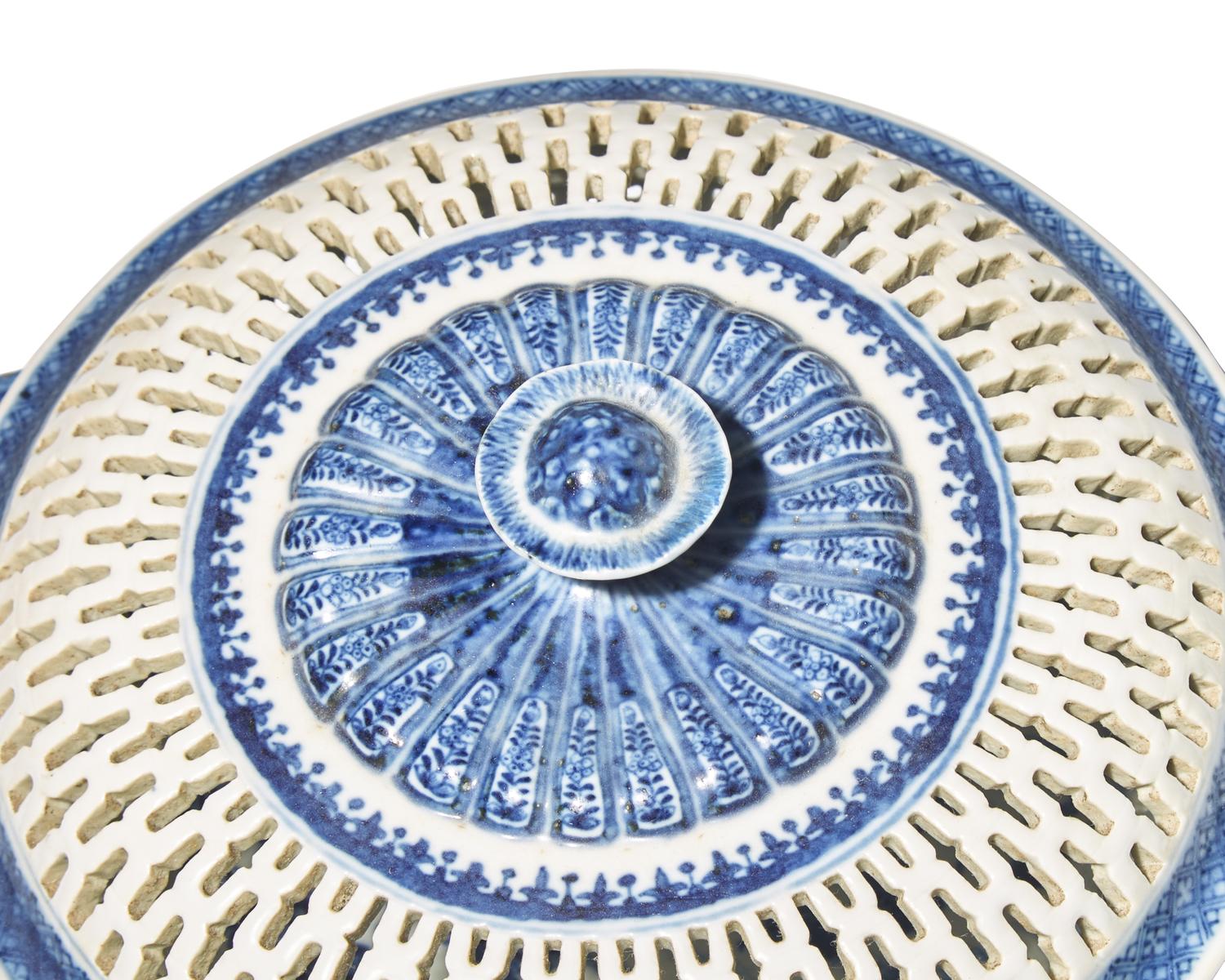 A Chinese Export Porcelain Reticulated Chestnut Covered Bowl and Undertray