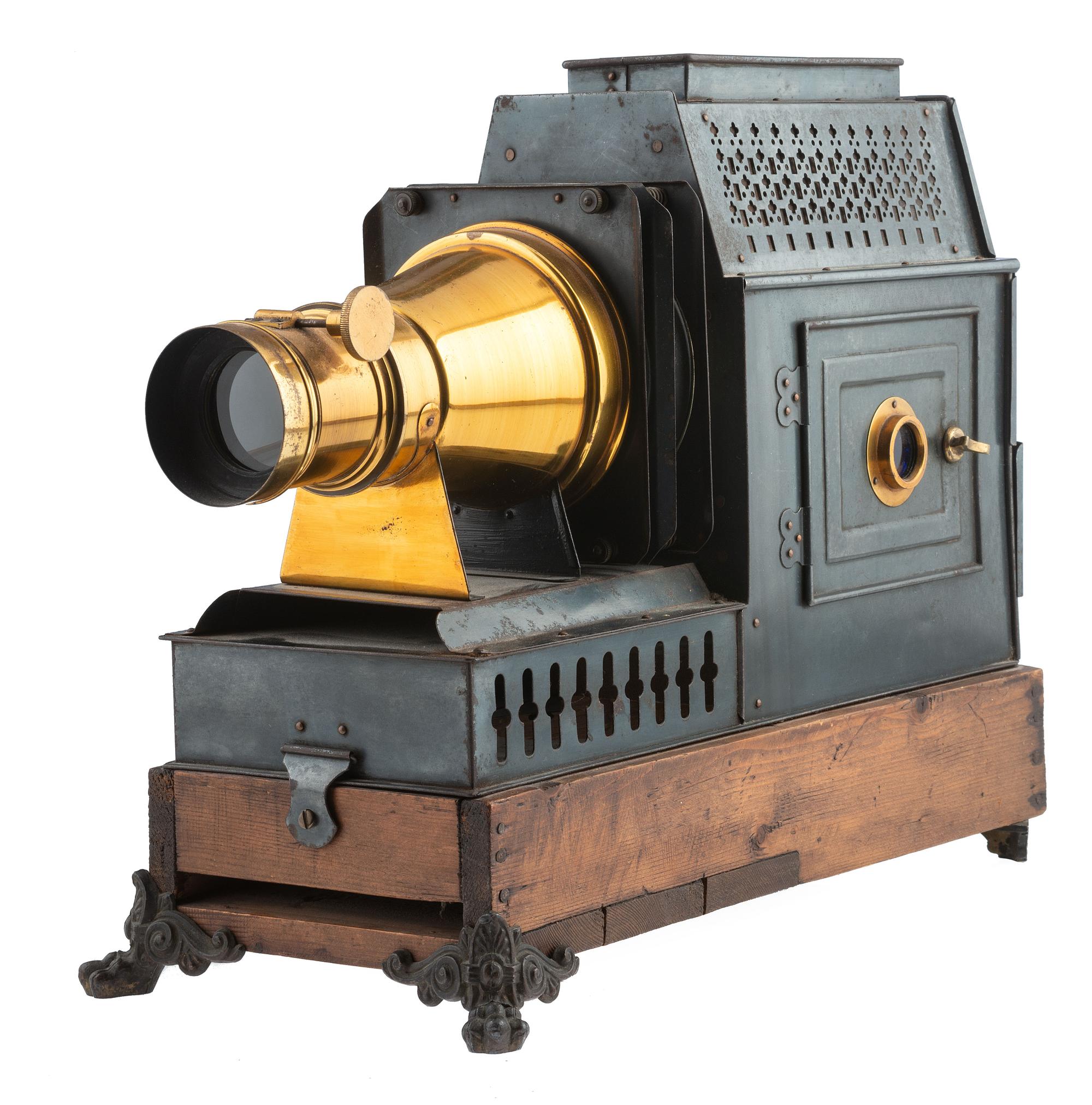 [EARLY PHOTOGRAPHY - MAGIC LANTERN]. A French magic lantern by H. Coulon, with accessories.