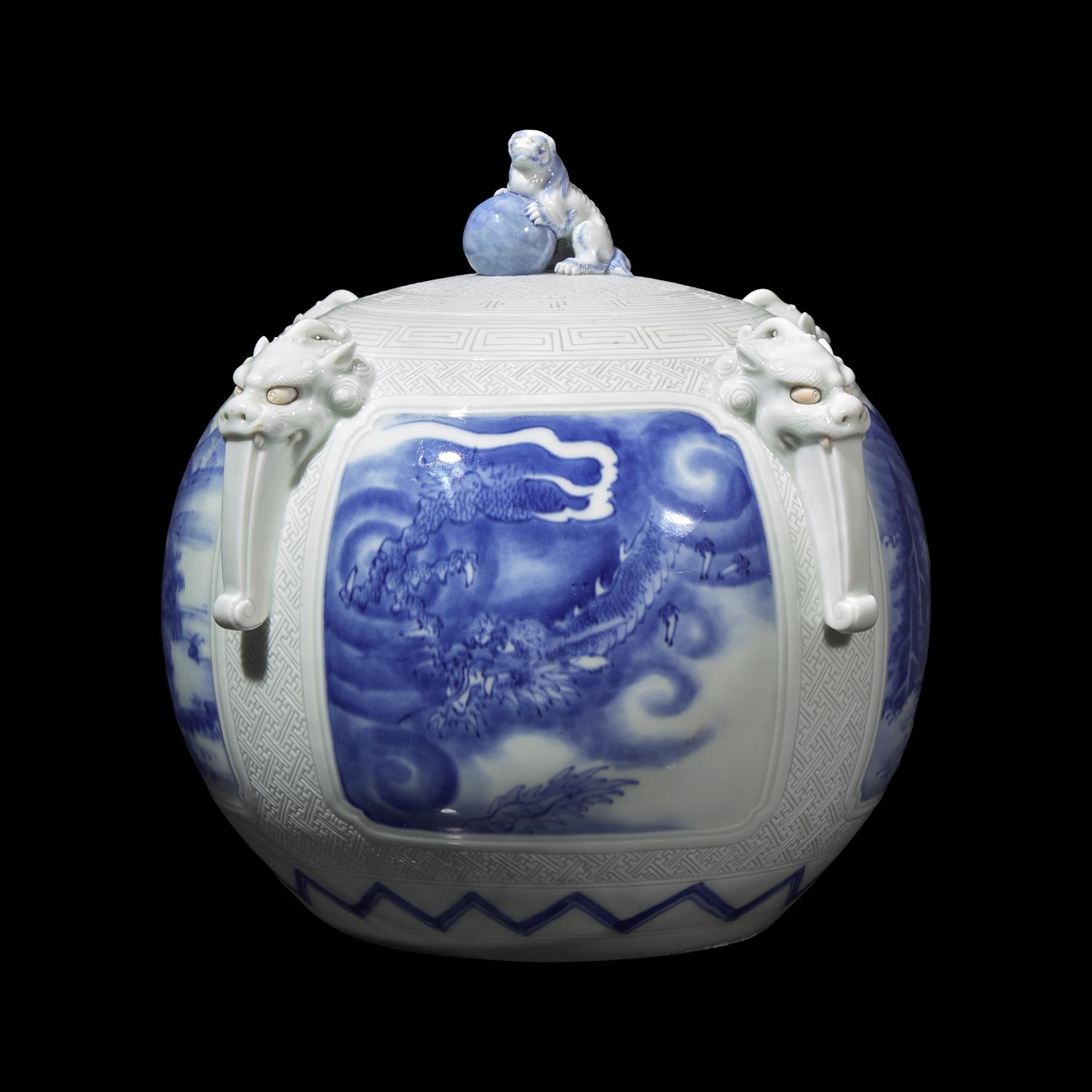 A Japanese Hirado Blue and White Porcelain Globular Jar and Cover, Meiji Period 日本明治時代 平戶燒青花山水圖蓋罐
