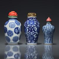 Three Chinese Blue and White Porcelain Snuff Bottles and Jarlets, Qing Dynasty, Circa 1800-1900 — 1800-1900年 青花鼻煙壺三支