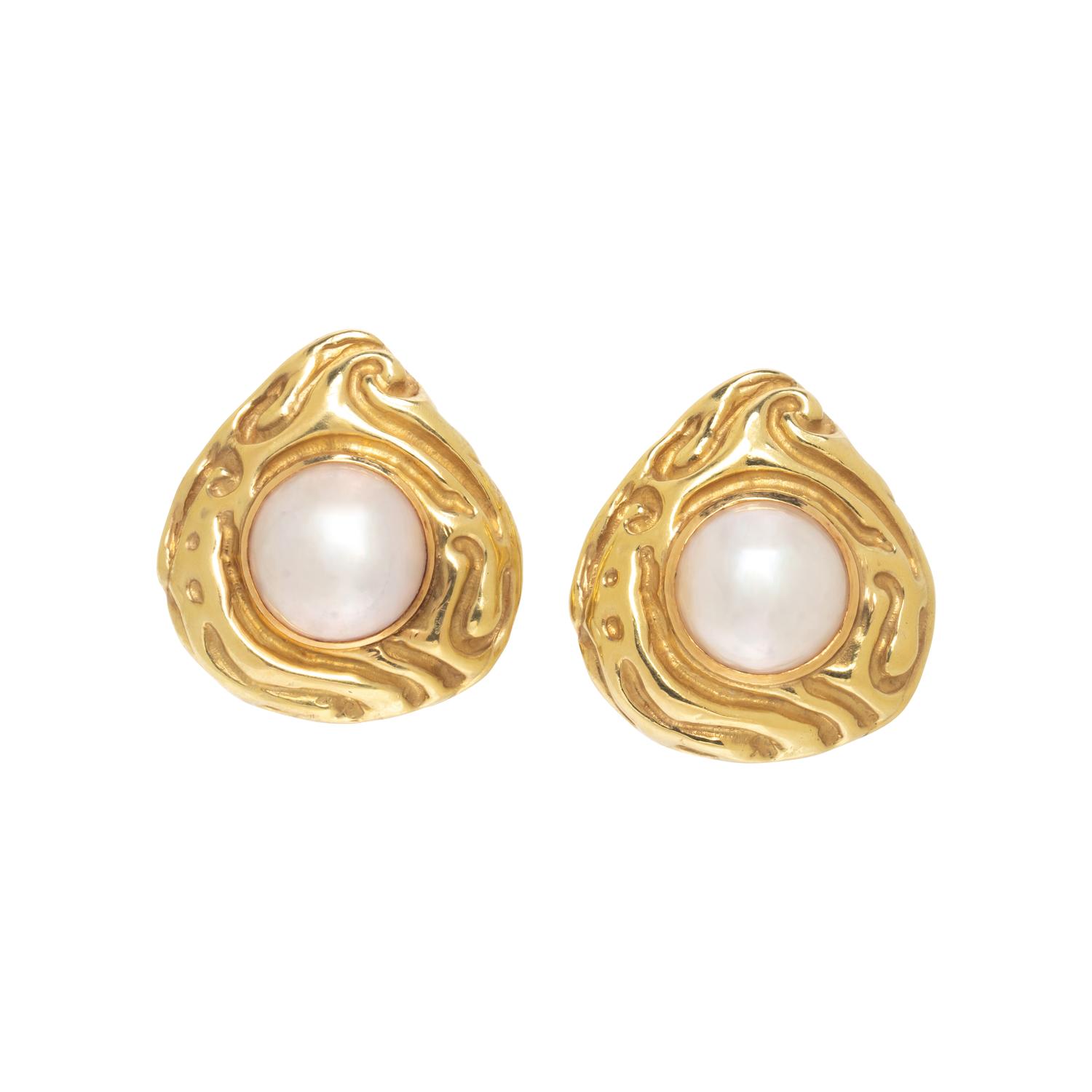 ELIZABETH GAGE, YELLOW GOLD AND MABÉ PEARL CLIP EARRINGS