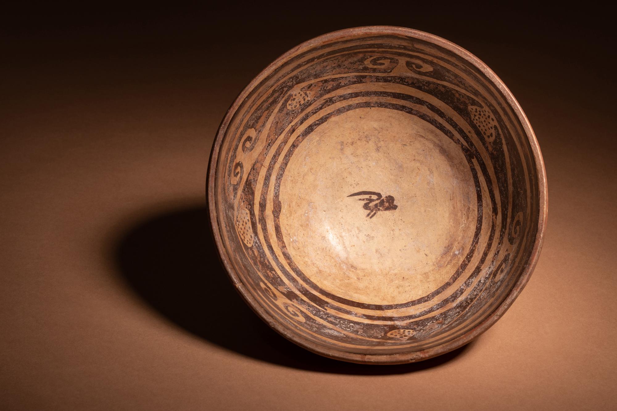 A Quillacinga or Nariño Terracotta Pedestal Bowl
