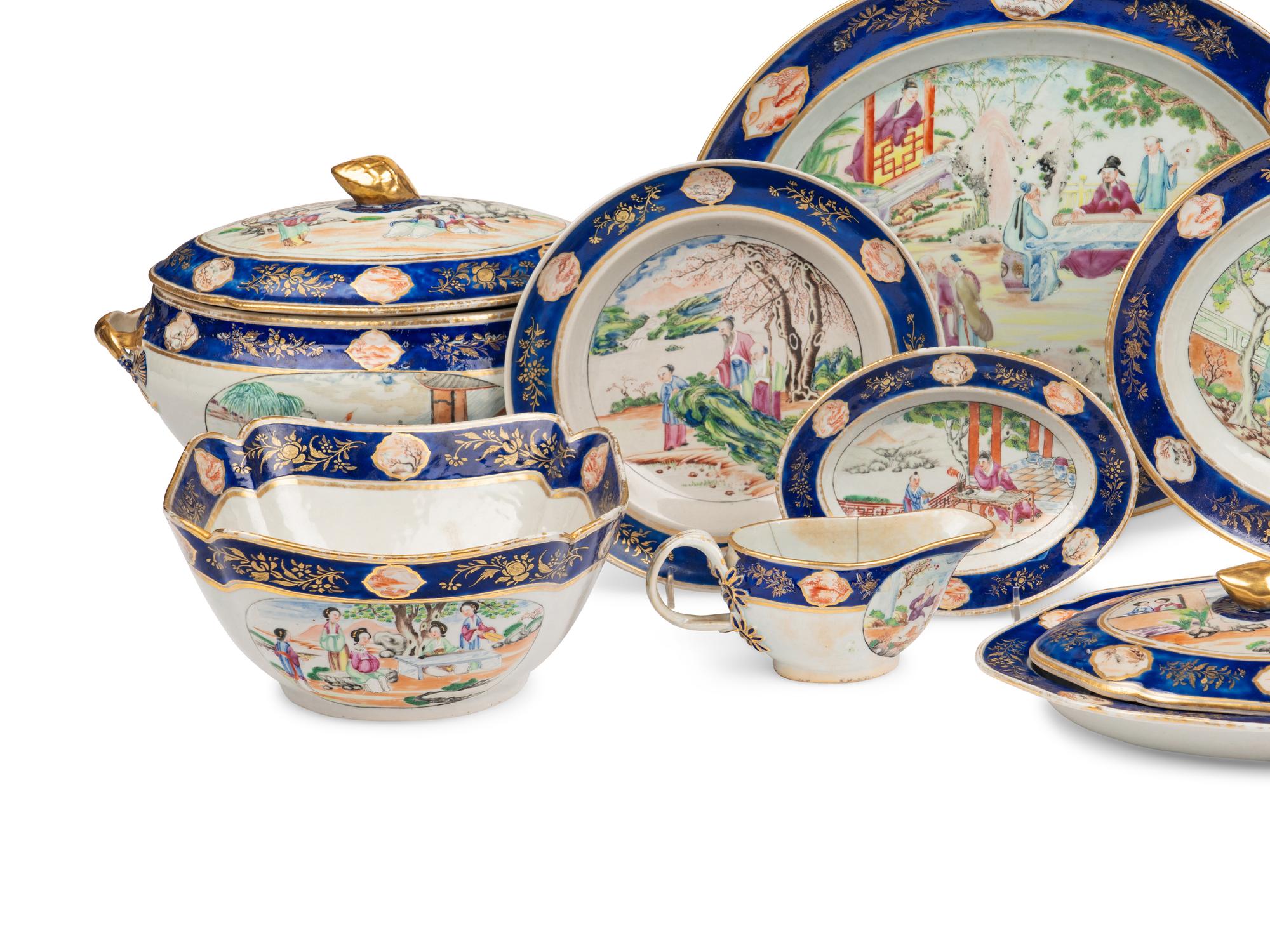 A Chinese Export Porcelain Dinner Service