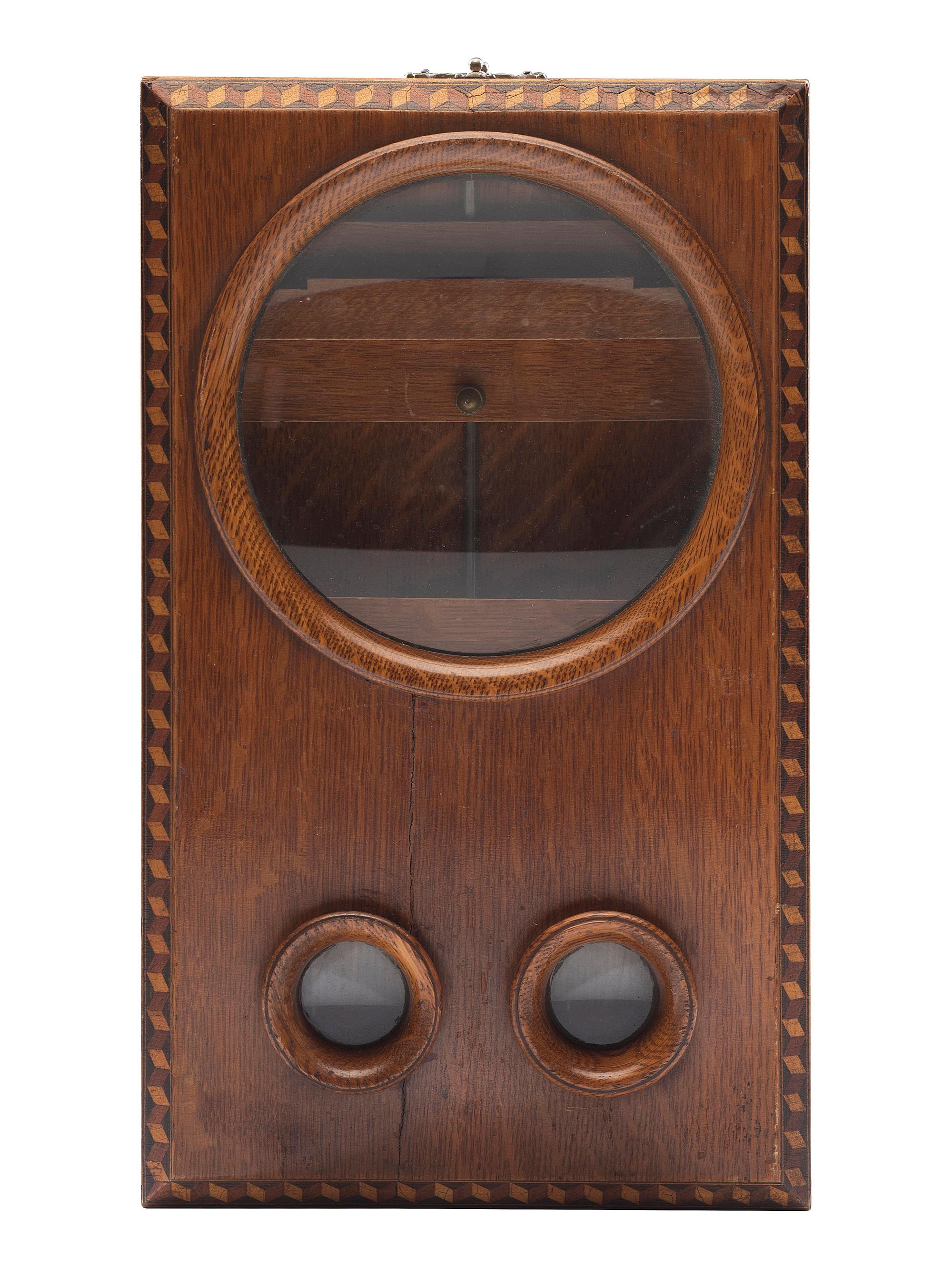 [EARLY PHOTOGRAPHY]. Stereographoscope in burl wood.