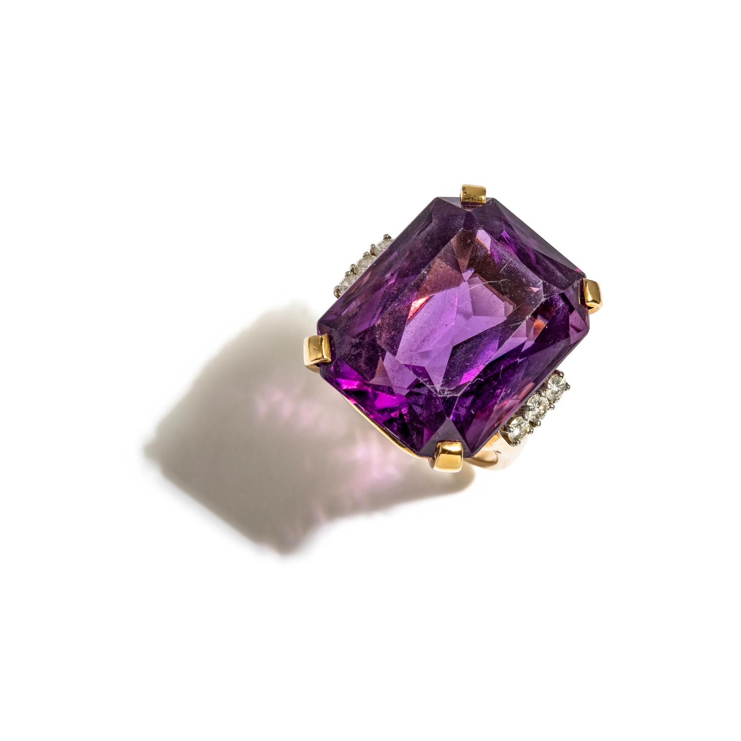 AMETHYST, DIAMOND, AND YELLOW GOLD RING