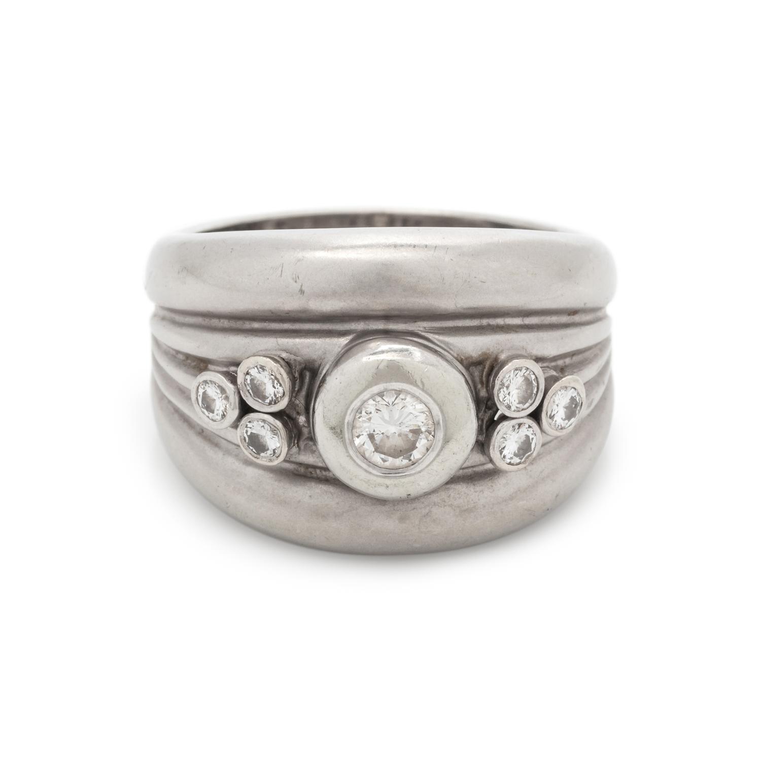 WHITE GOLD AND DIAMOND RING