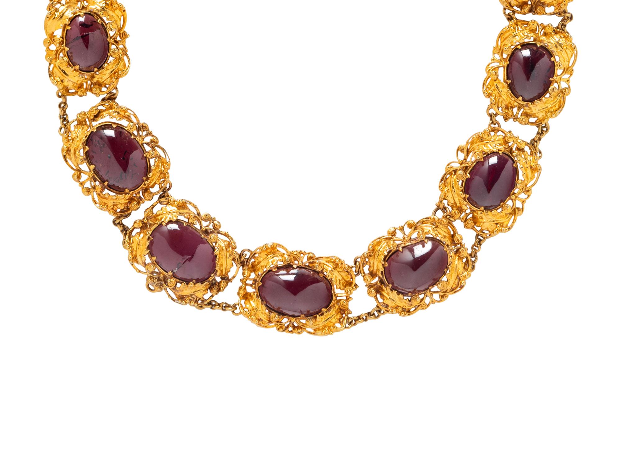 HIGH KARAT YELLOW GOLD AND GARNET NECKLACE