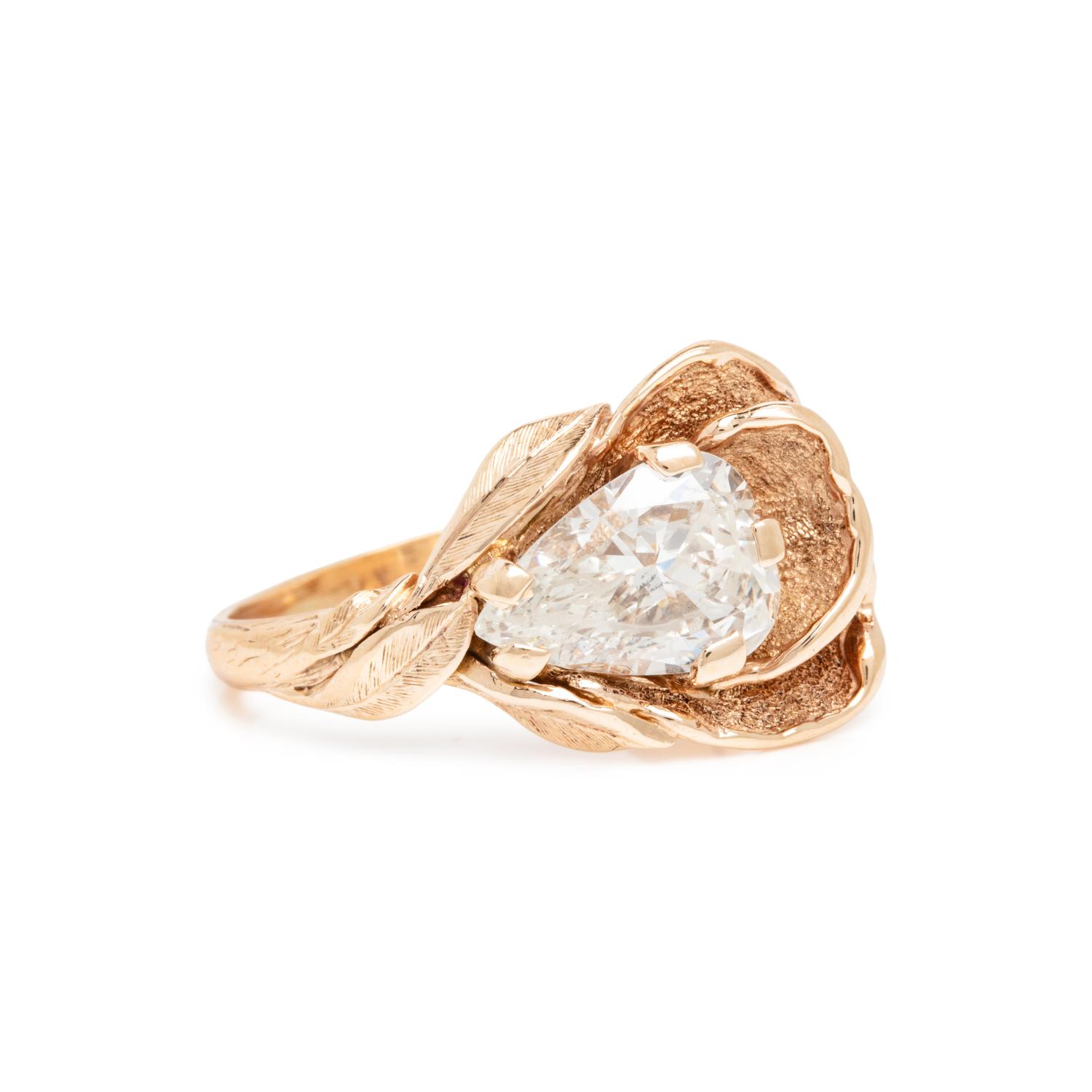 DIAMOND AND YELLOW GOLD RING
