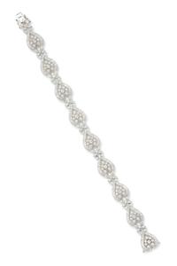 An 18 Karat White Gold and Diamond Bracelet, 18.40 dwts.