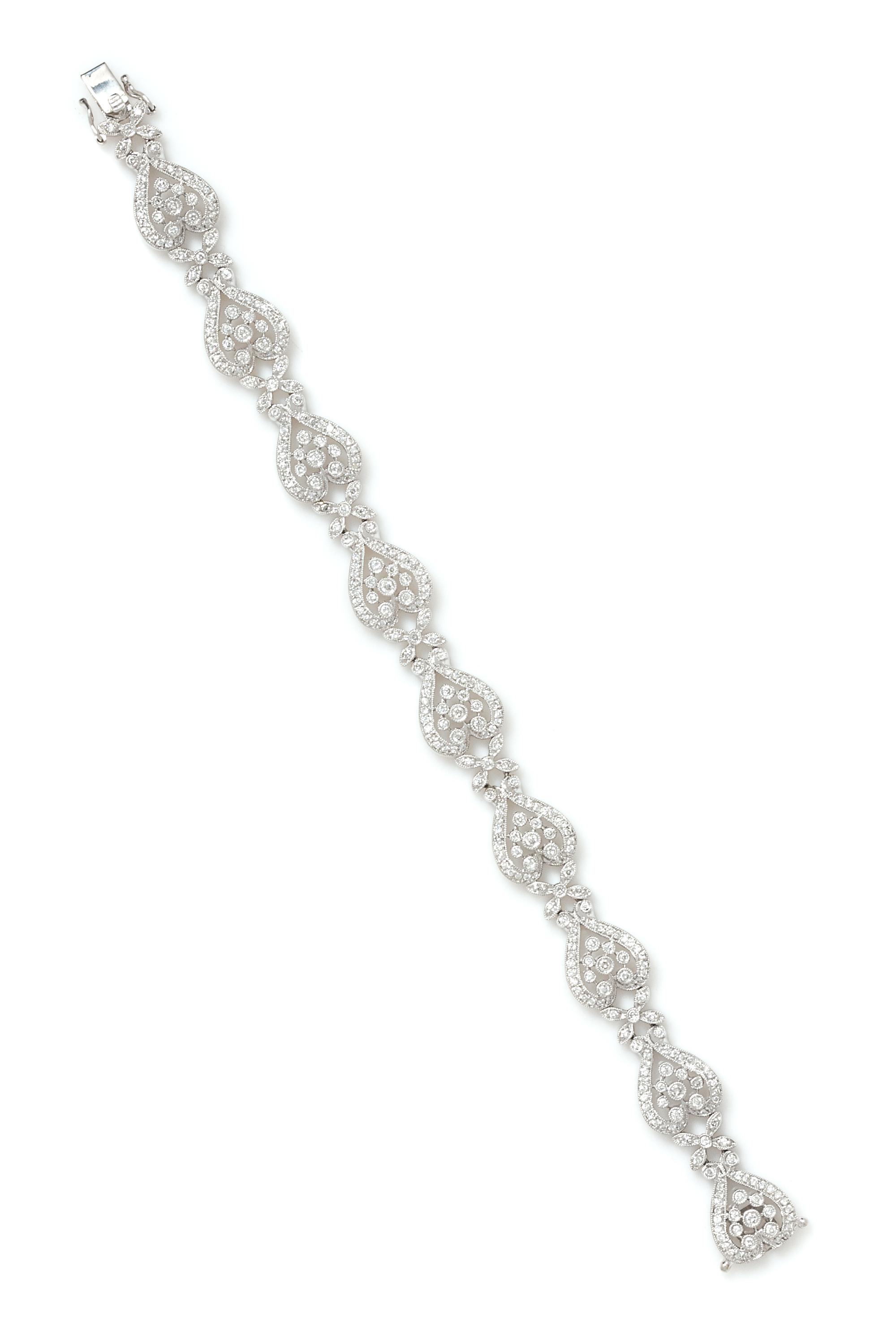 An 18 Karat White Gold and Diamond Bracelet, 18.40 dwts.