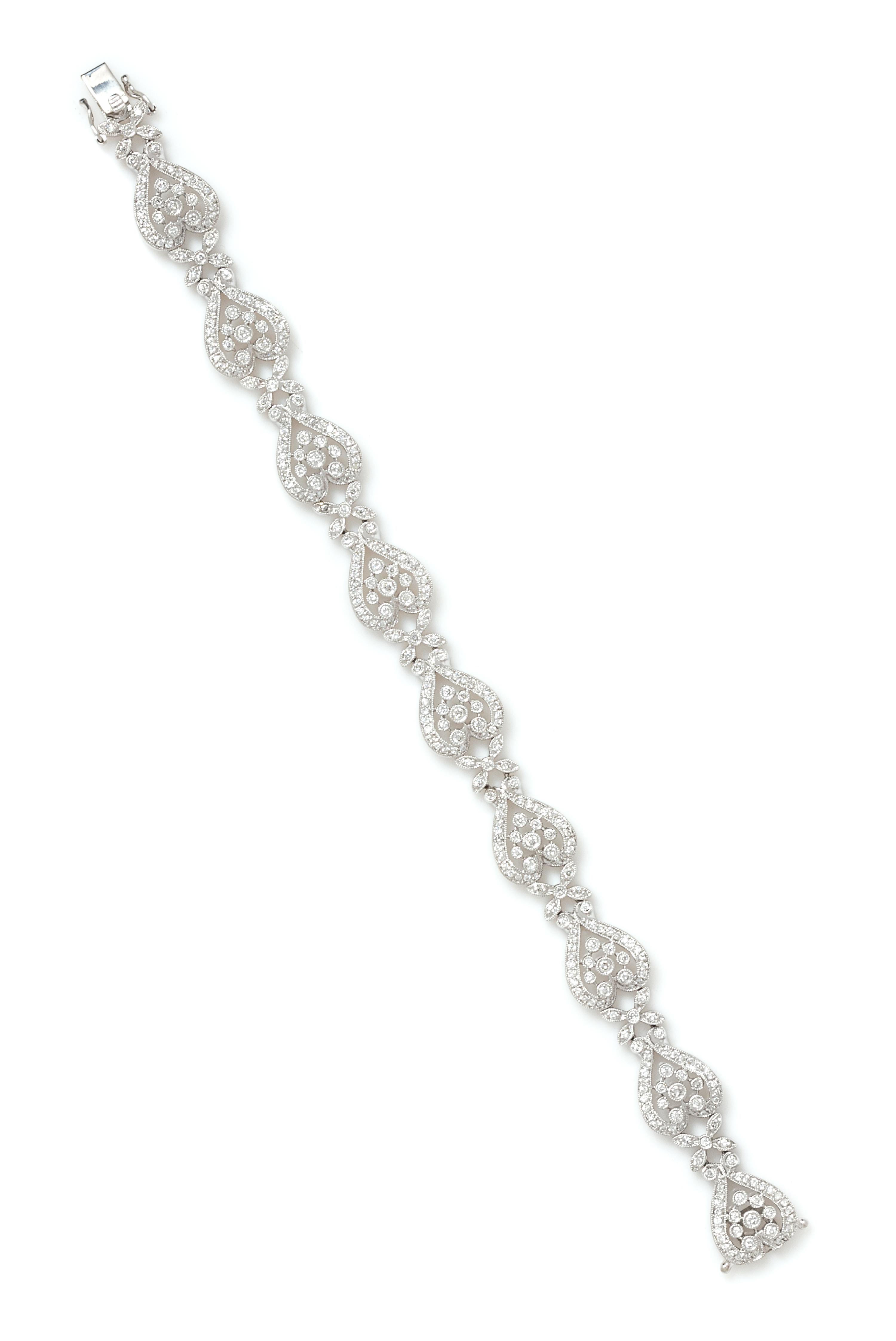 An 18 Karat White Gold and Diamond Bracelet, 18.40 dwts.
