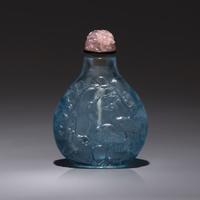 A Chinese Carved Aquamarine Snuff Bottle, Late 19th/20th Century — 晚清民國 海藍寶雕靈猴松鶴圖鼻煙壺