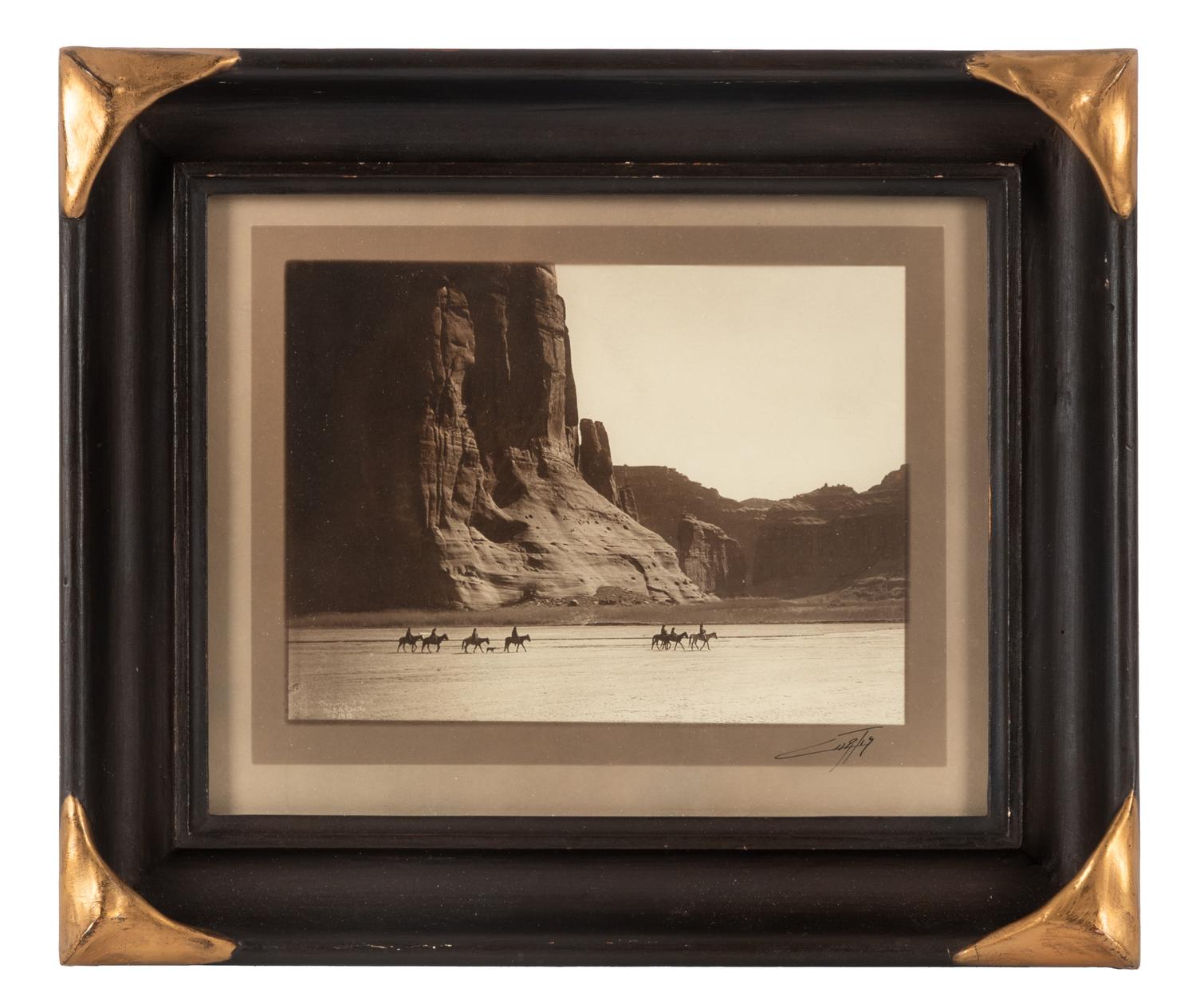 CURTIS, Edward S. (1868-1952), photographer. Canyon de Chelly .