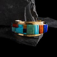 Darryl Edwards (American, 20th century) — 14K Gold and Cobblestone Inlay Cuff Bracelet