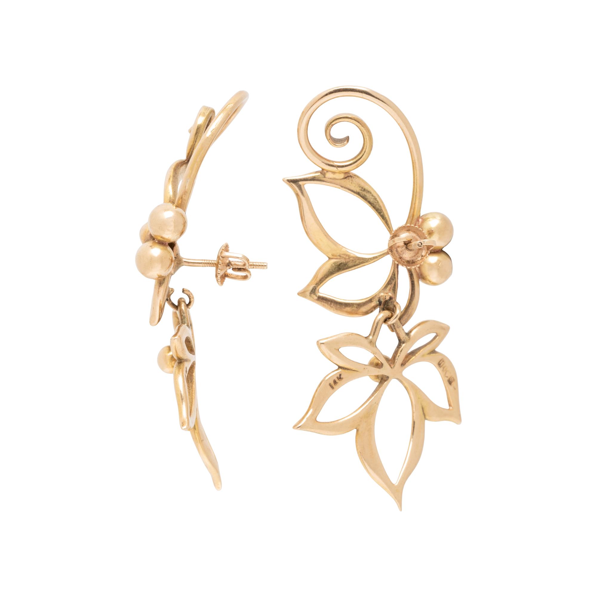 YELLOW GOLD FLORAL MOTIF NECKLACE AND EARRINGS