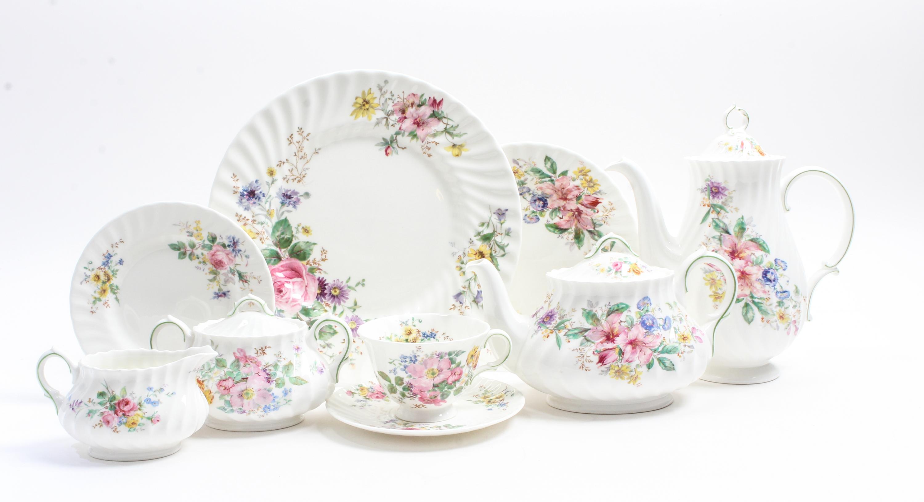 A Royal Doulton Porcelain Dinnerware Service Diameter of dinner plates 10 3/4 inches. — SECOND HALF 20TH CENTURY