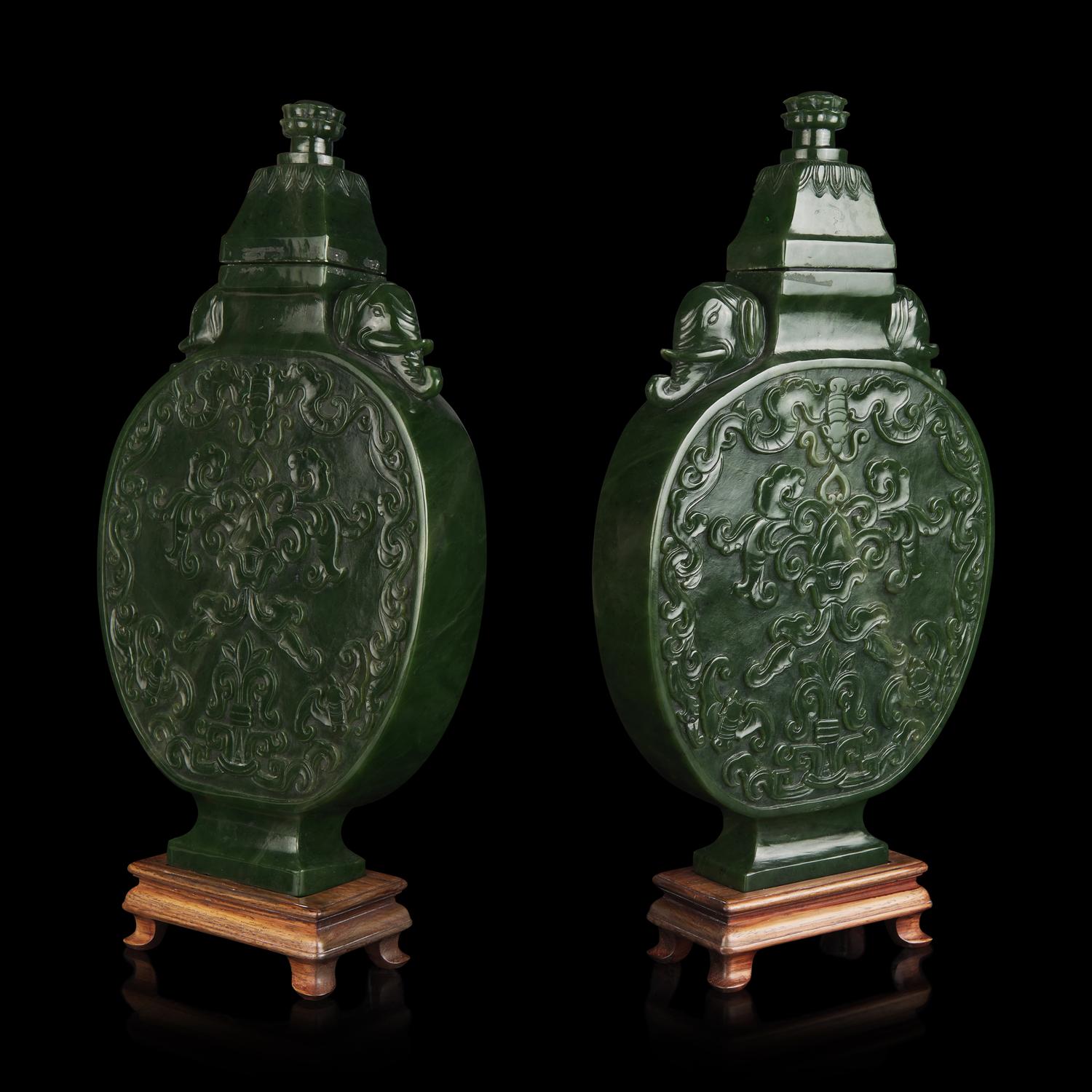 A Pair of Chinese Spinach Jade Moon Flasks and Covers, 20th Century 近代 碧玉抱月瓶一對