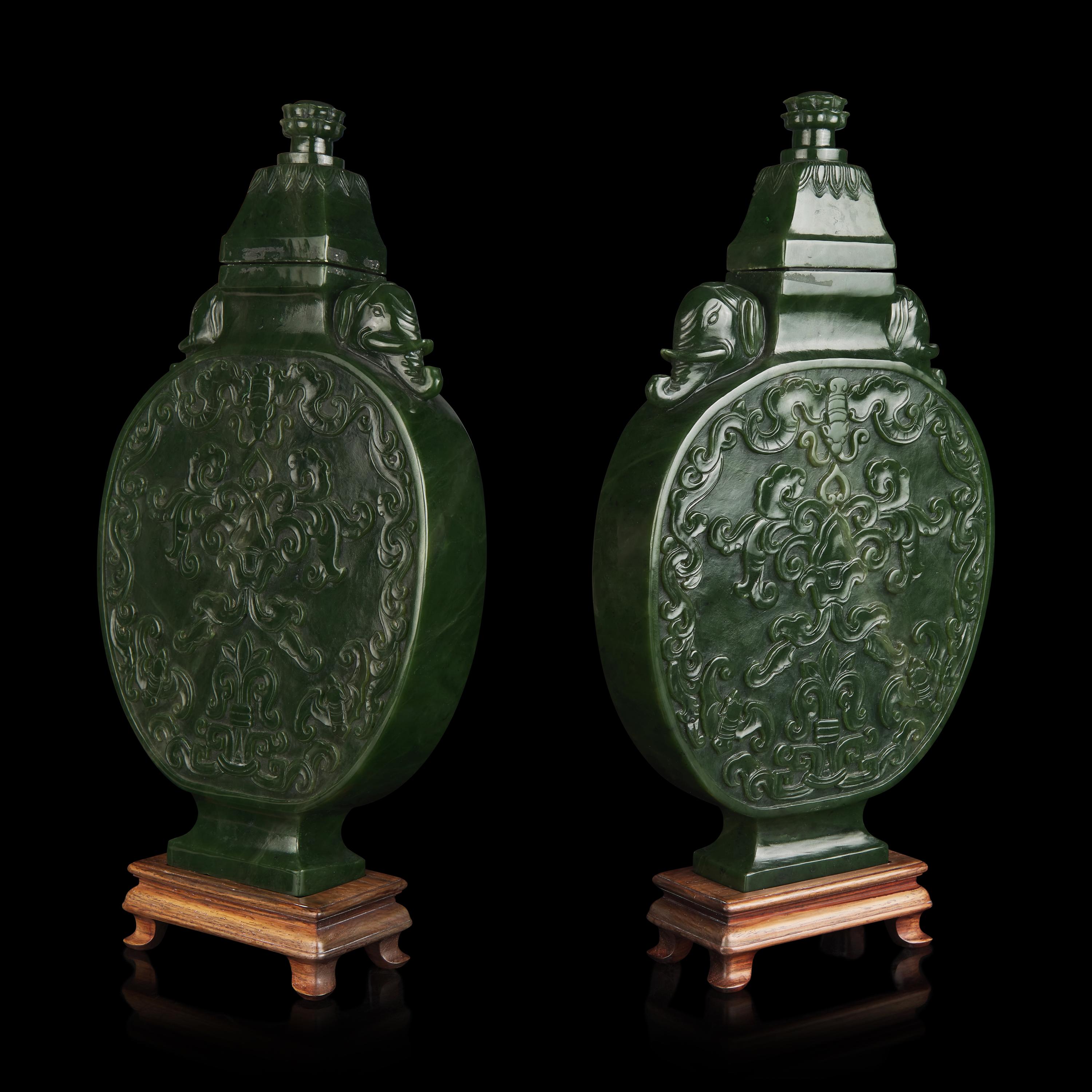 A Pair of Chinese Spinach Jade Moon Flasks and Covers, 20th Century 近代 碧玉抱月瓶一對