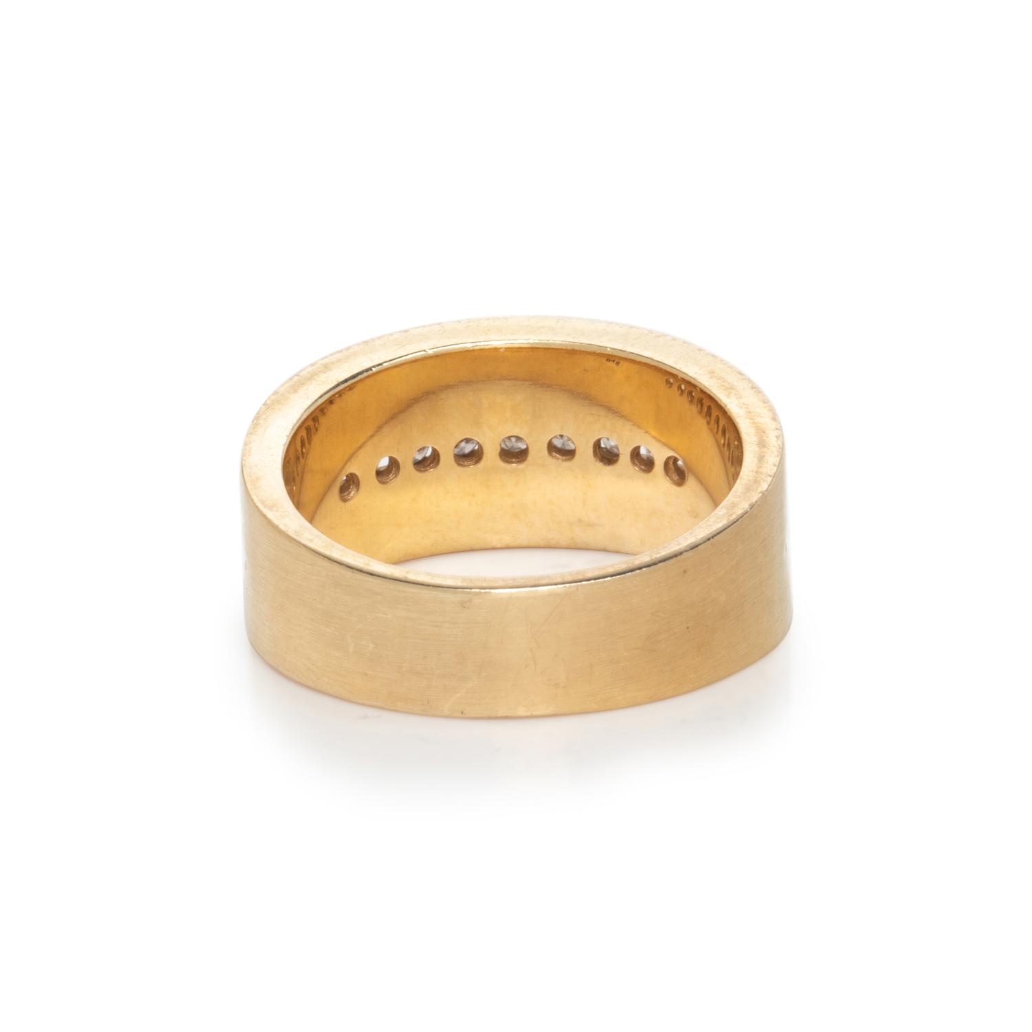 YELLOW GOLD AND DIAMOND RING