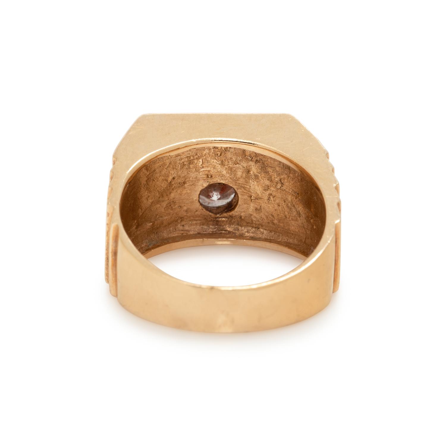 YELLOW GOLD AND DIAMOND RING
