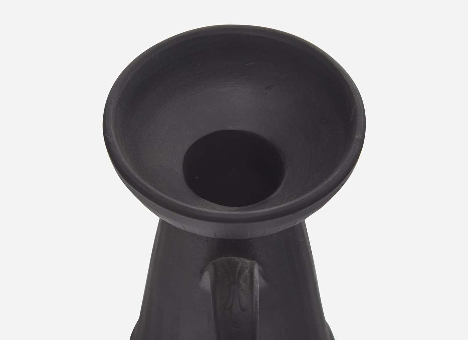 A Wedgwood Black Basalt Handled Bulb Pot, UK, late 18th century
