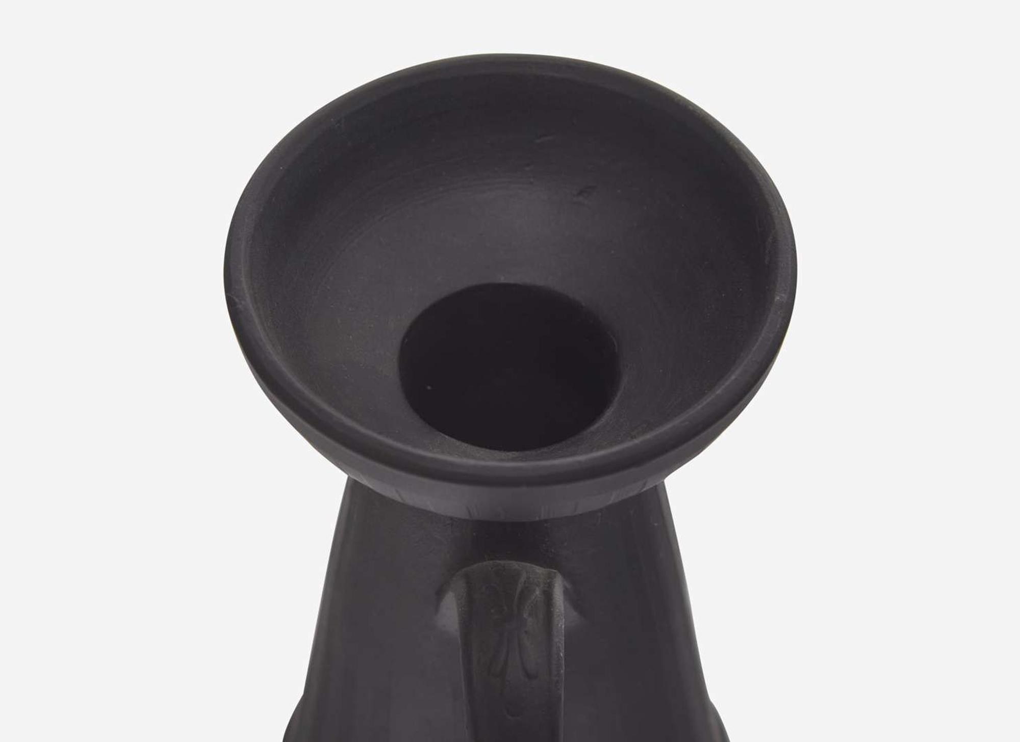 A Wedgwood Black Basalt Handled Bulb Pot, UK, late 18th century