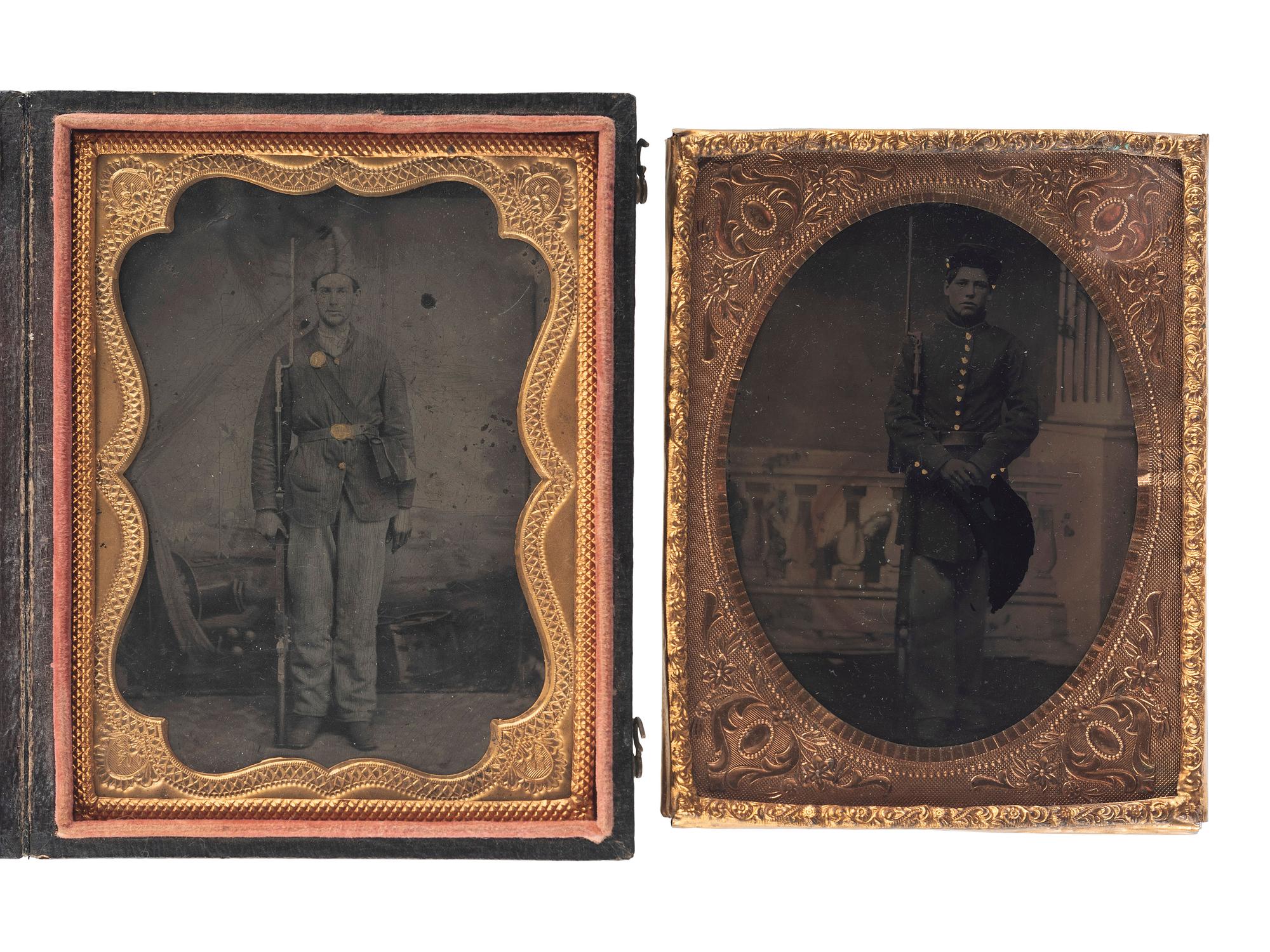 [CIVIL WAR]. A group of 2 quarter plate tintypes of armed Union soldiers.