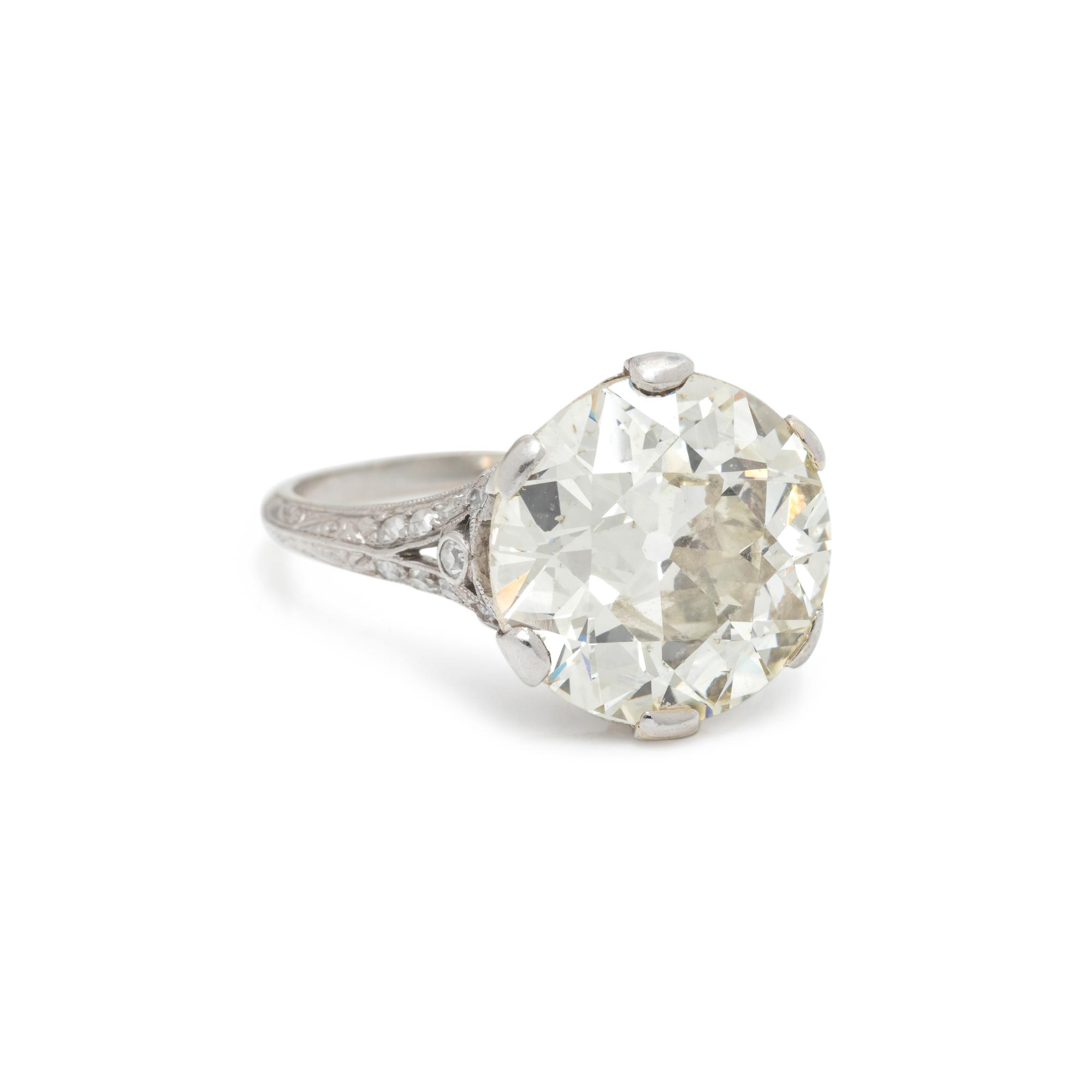 EDWARDIAN, PLATINUM AND DIAMOND RING