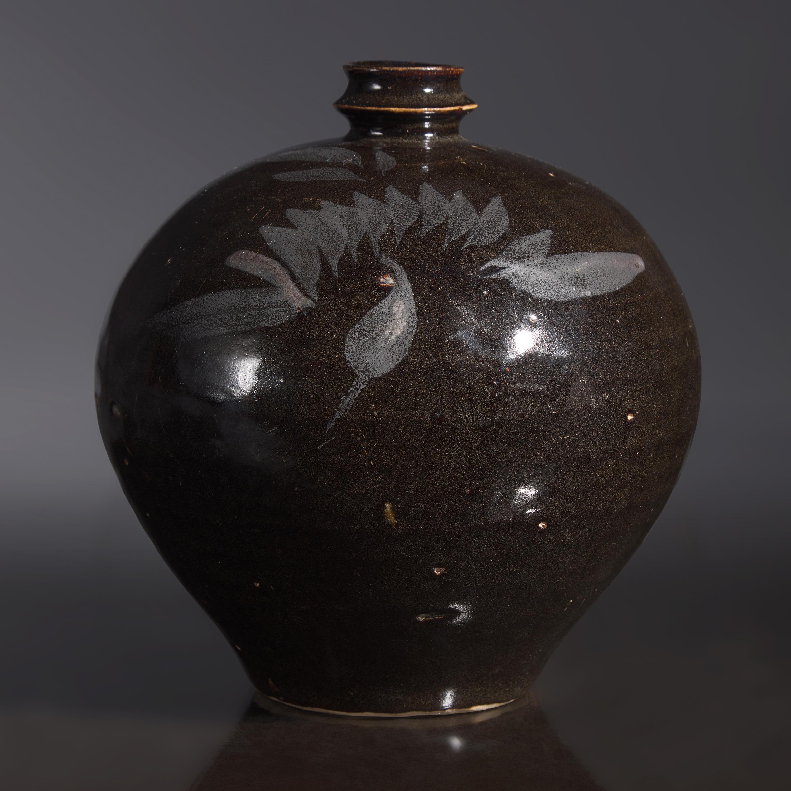 A Chinese Cizhou Black Glazed Jar, Duluping, Jin/Yuan Dynasty — 金/元 磁州窯黑釉鐵鏽花嘟噜瓶